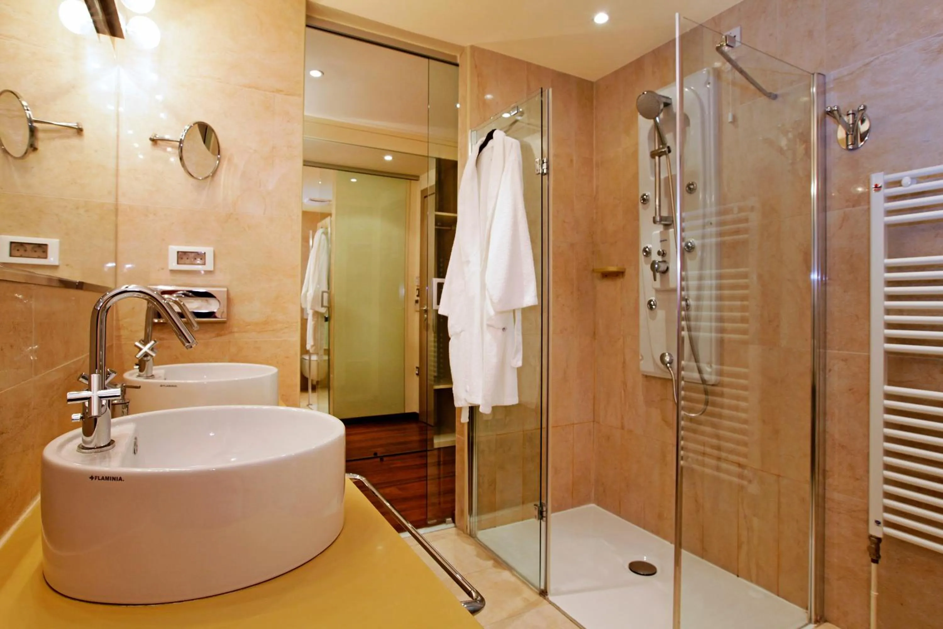 Shower in Hotel Korkyra