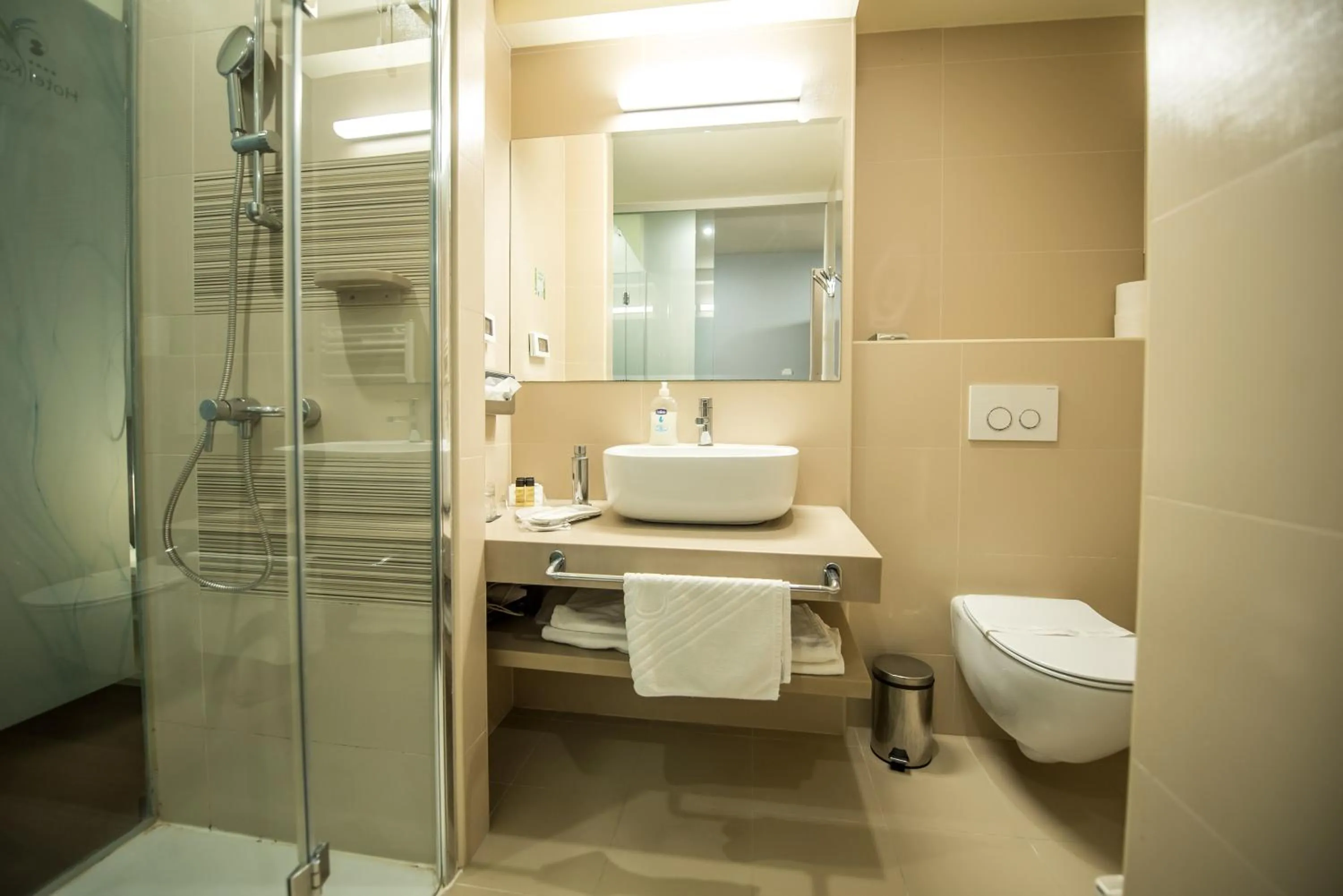 Shower in Hotel Korkyra