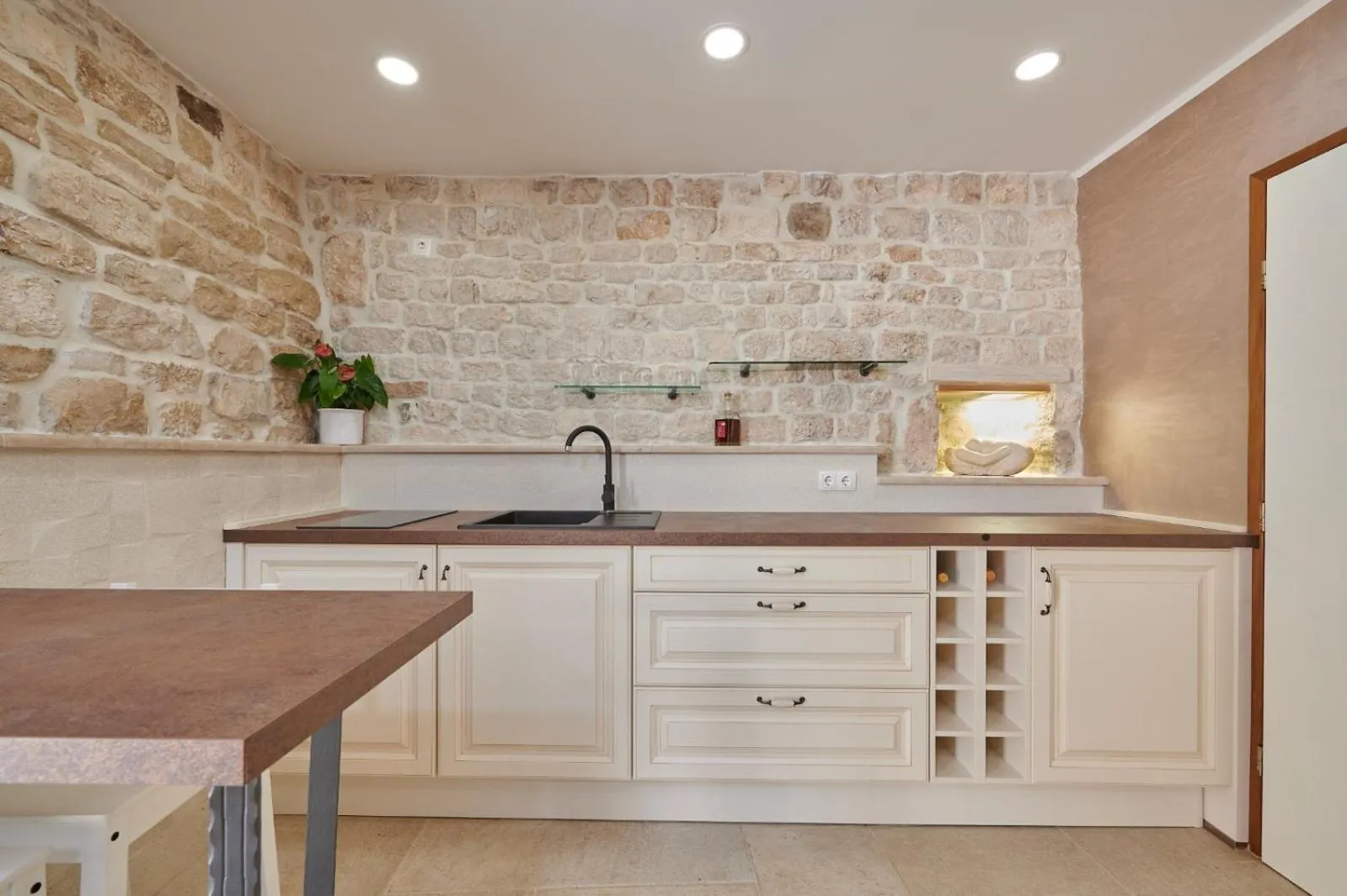 Kitchen or kitchenette in Villa Kudelik - Stone Story
