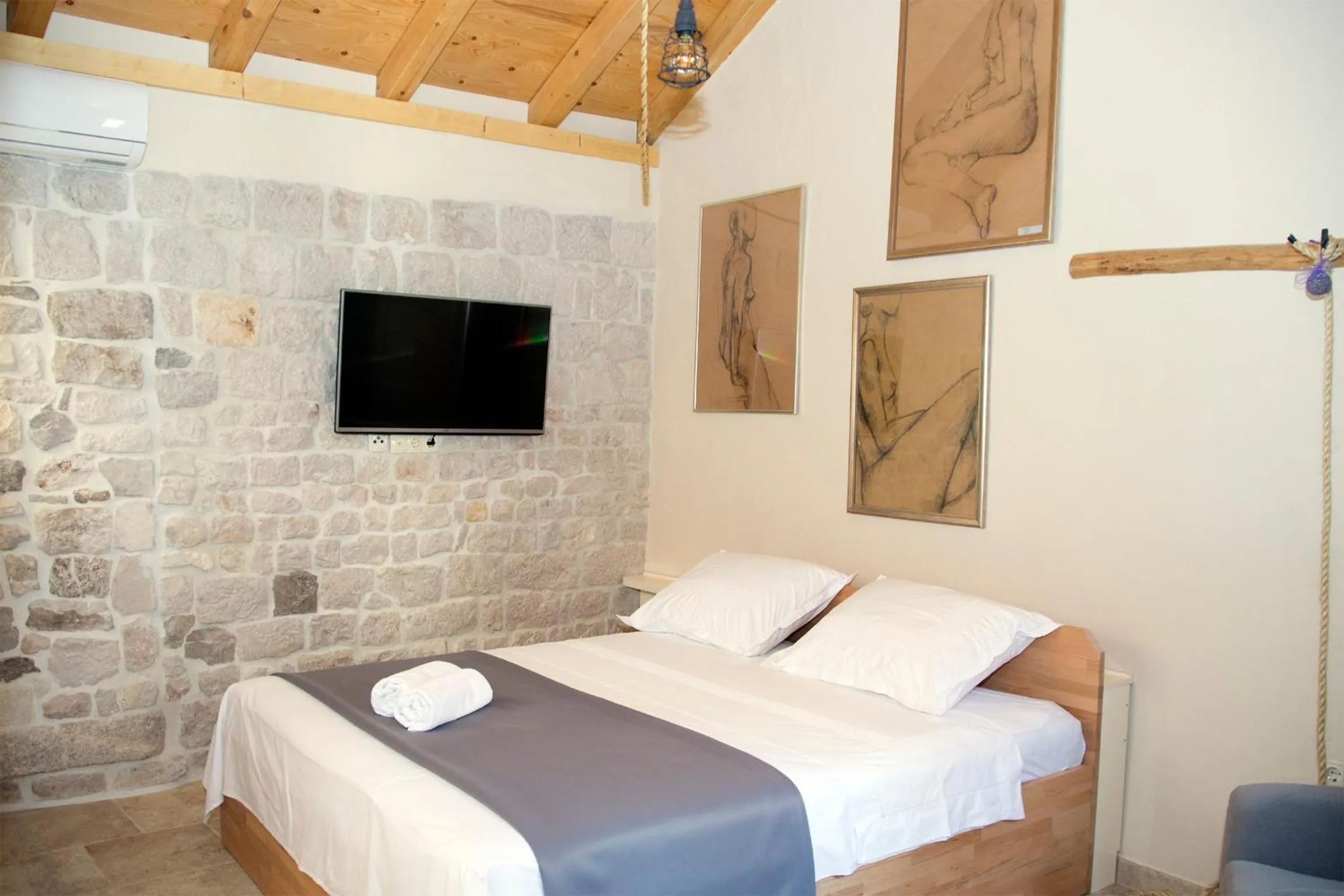 Bed in Villa Kudelik - Stone Story