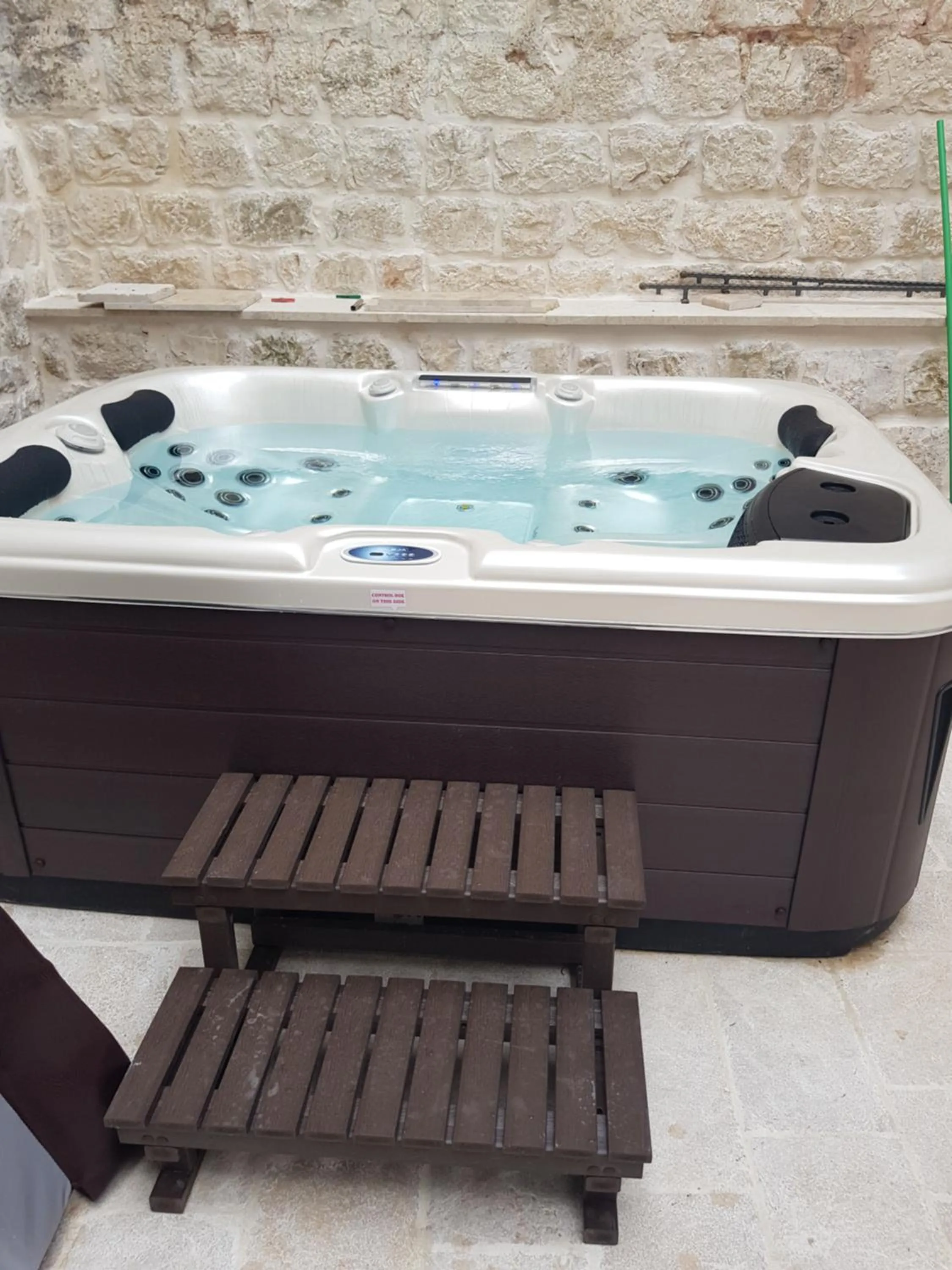 Hot Tub in Villa Kudelik - Stone Story