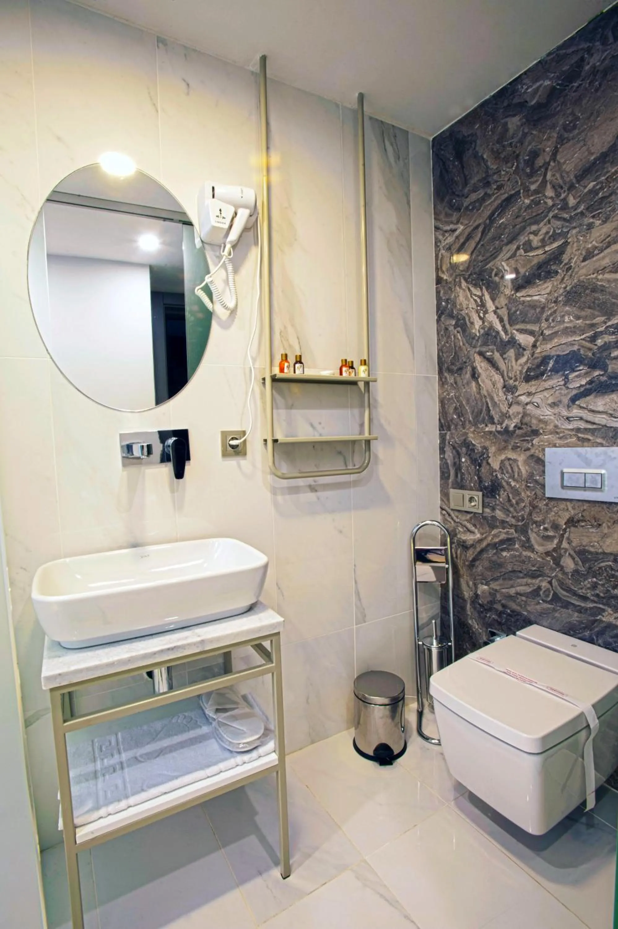 Shower in Taksim Hotel V Plus