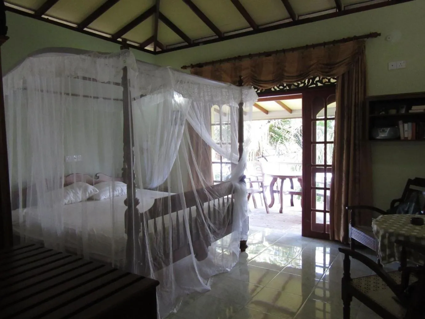 Photo of the whole room, Bed in Mahi Villa
