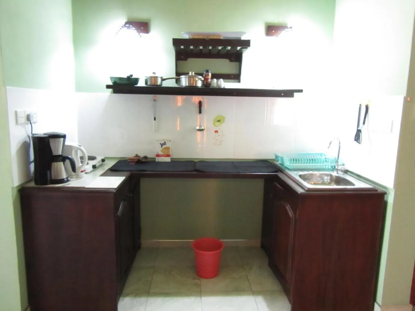 Kitchen or kitchenette in Mahi Villa