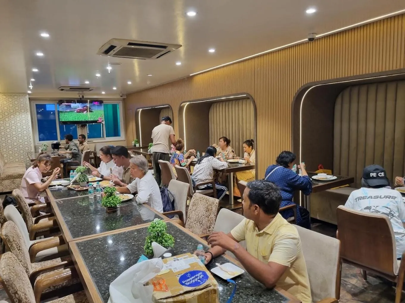 Restaurant/places to eat in The AVR Hotels & Banquets