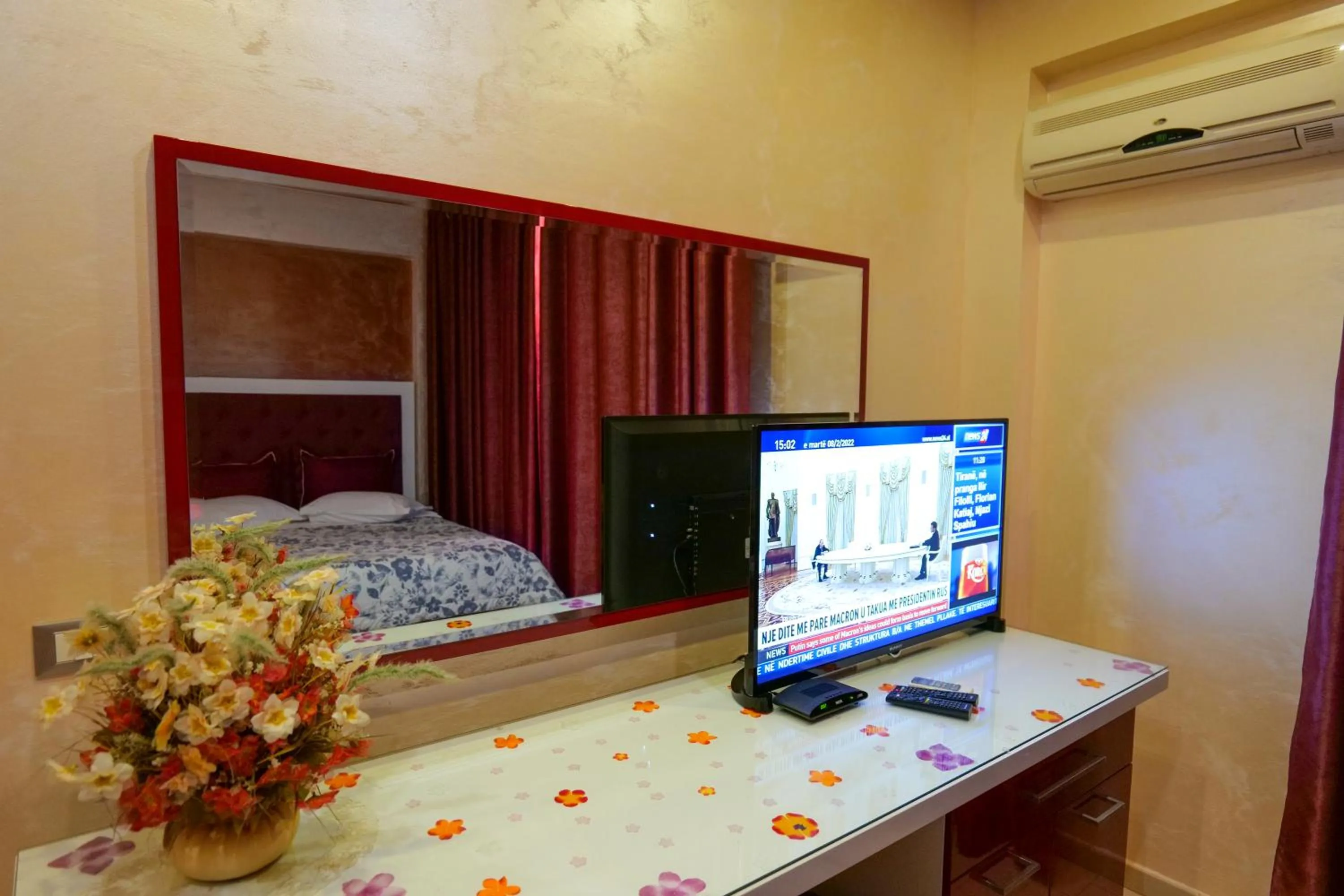 Communal lounge/ TV room in Hotel Lindi