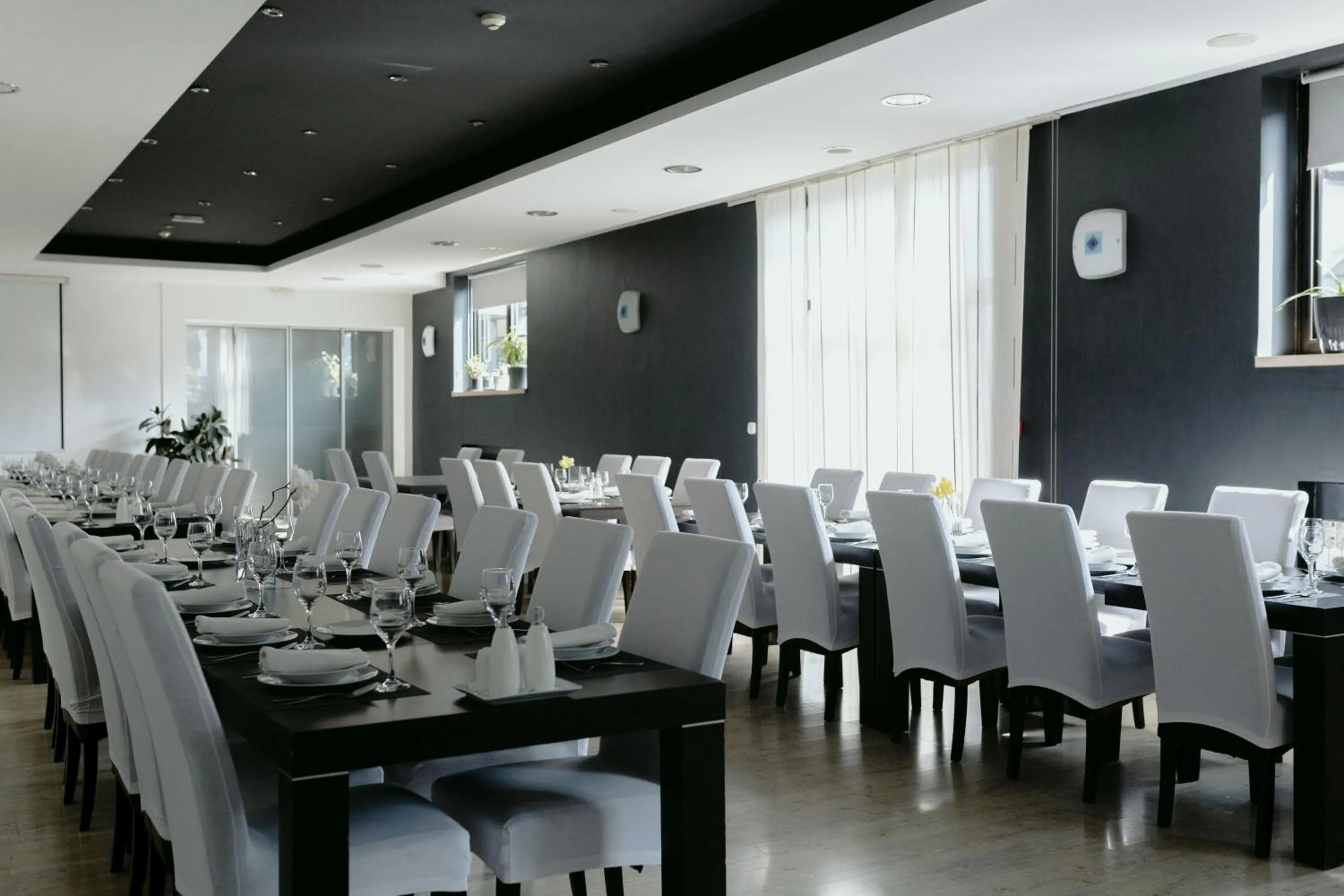 Restaurant/places to eat in Hotel Silver