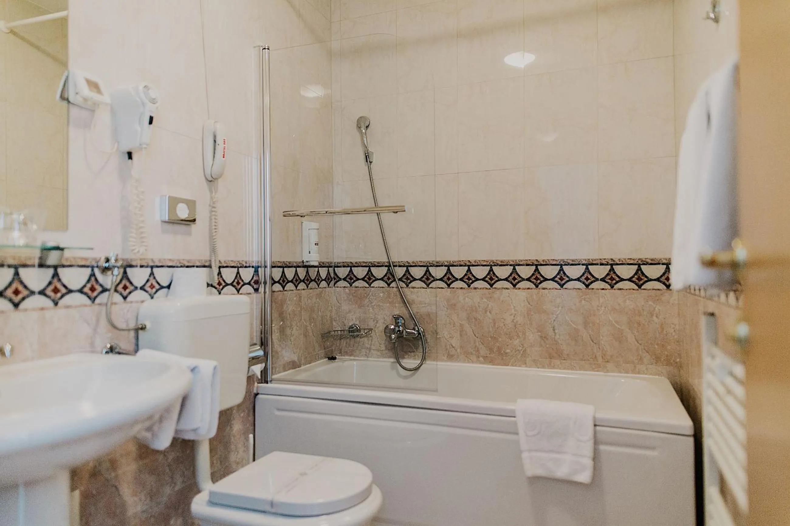 Shower in Hotel Silver