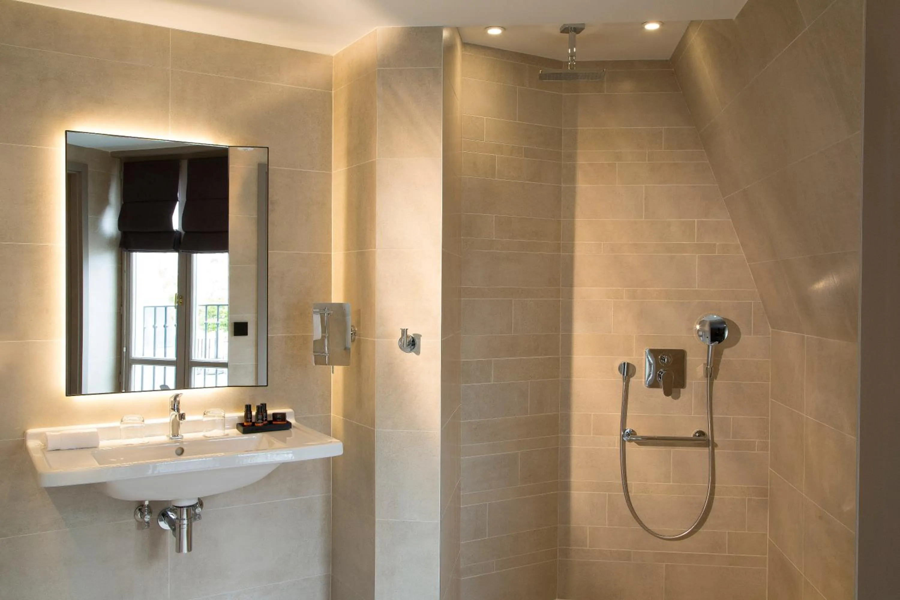 Bathroom in Hotel Le 10 BIS