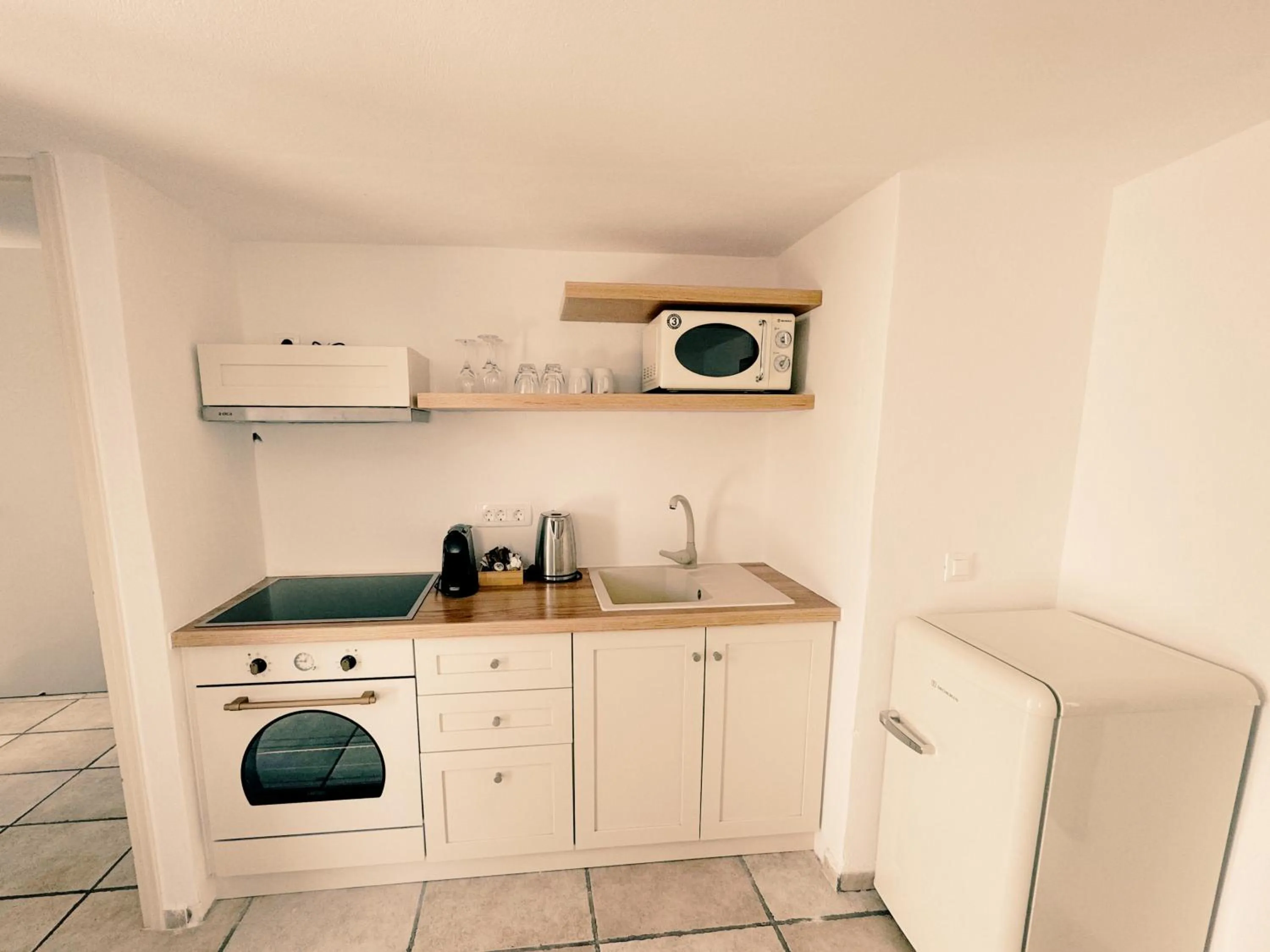 Coffee/tea facilities in Golden Grey Goose