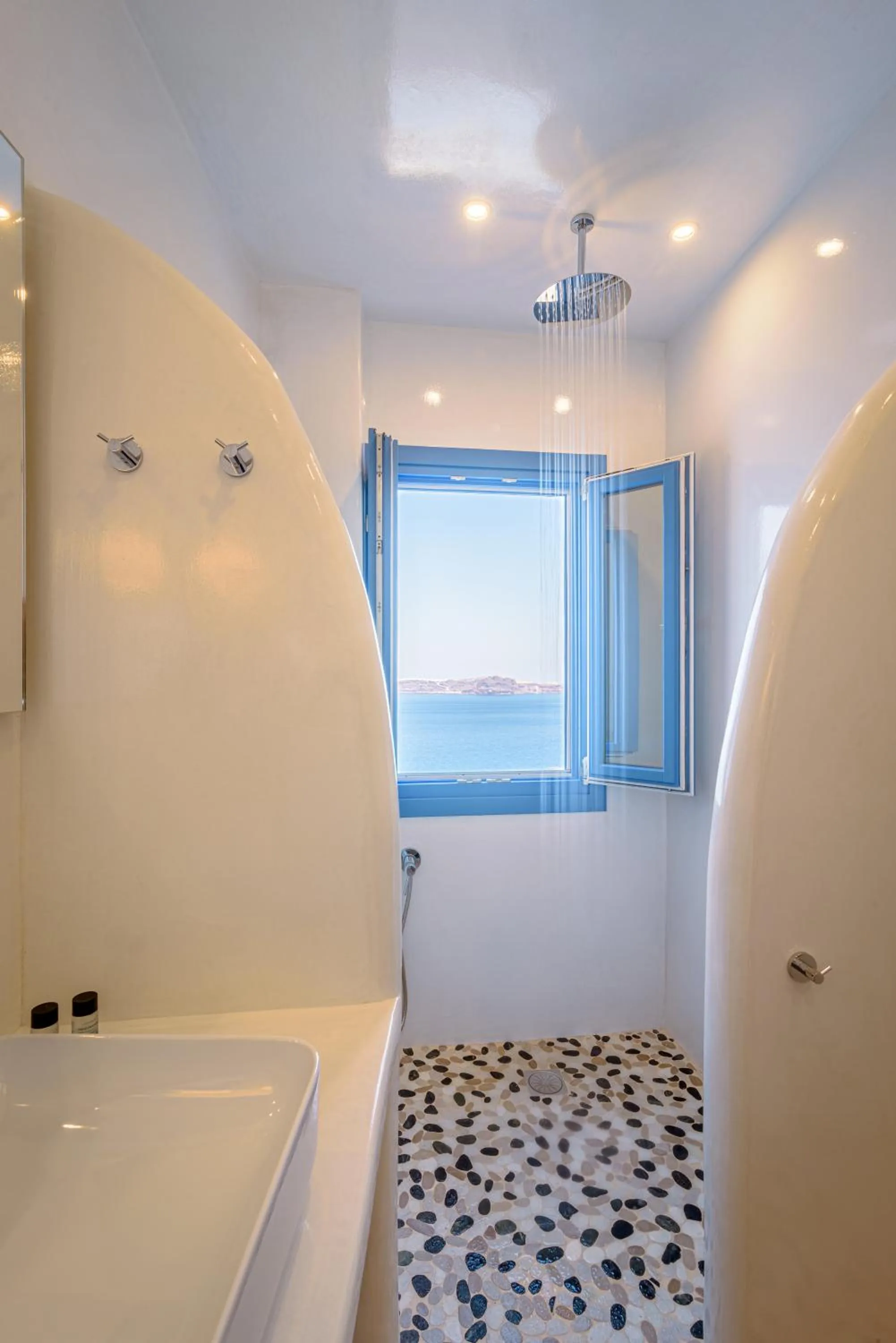 Shower in Golden Grey Goose