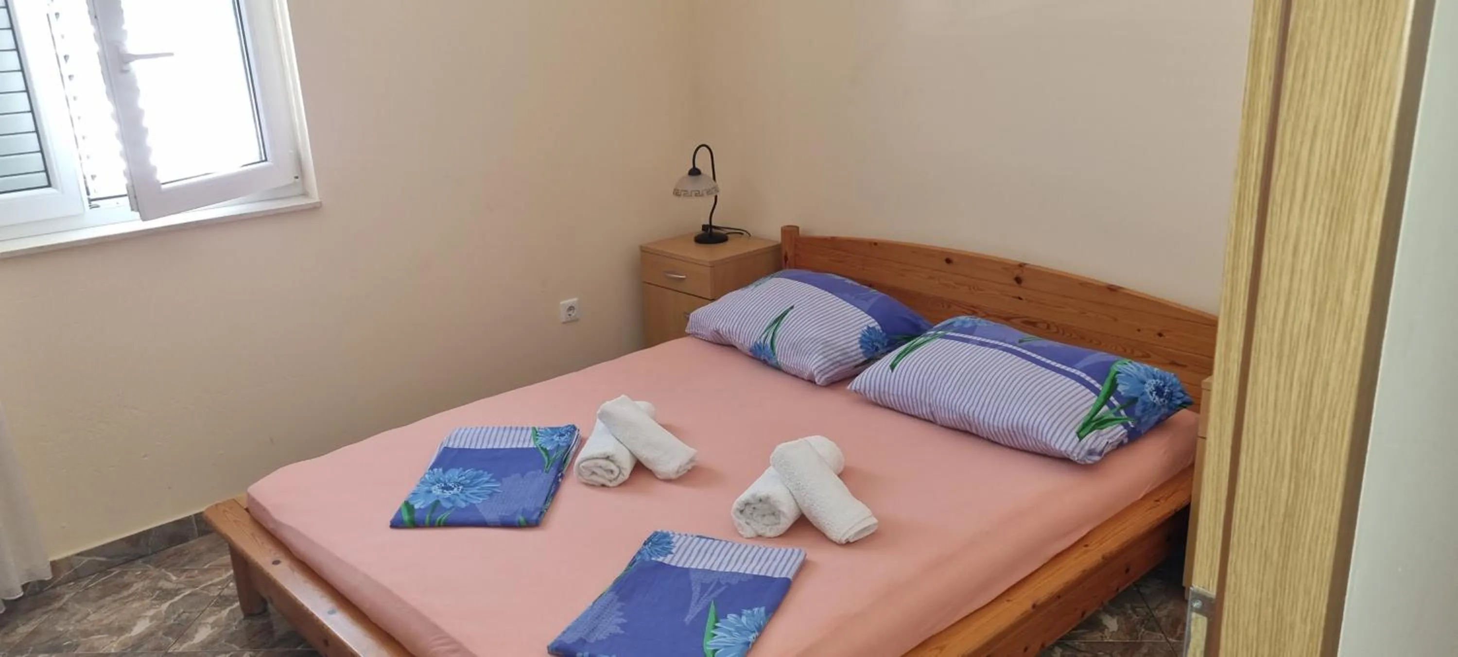 Bed in Apartments Barisic Hrvatskih Žrtava 404 Seget Vranjica