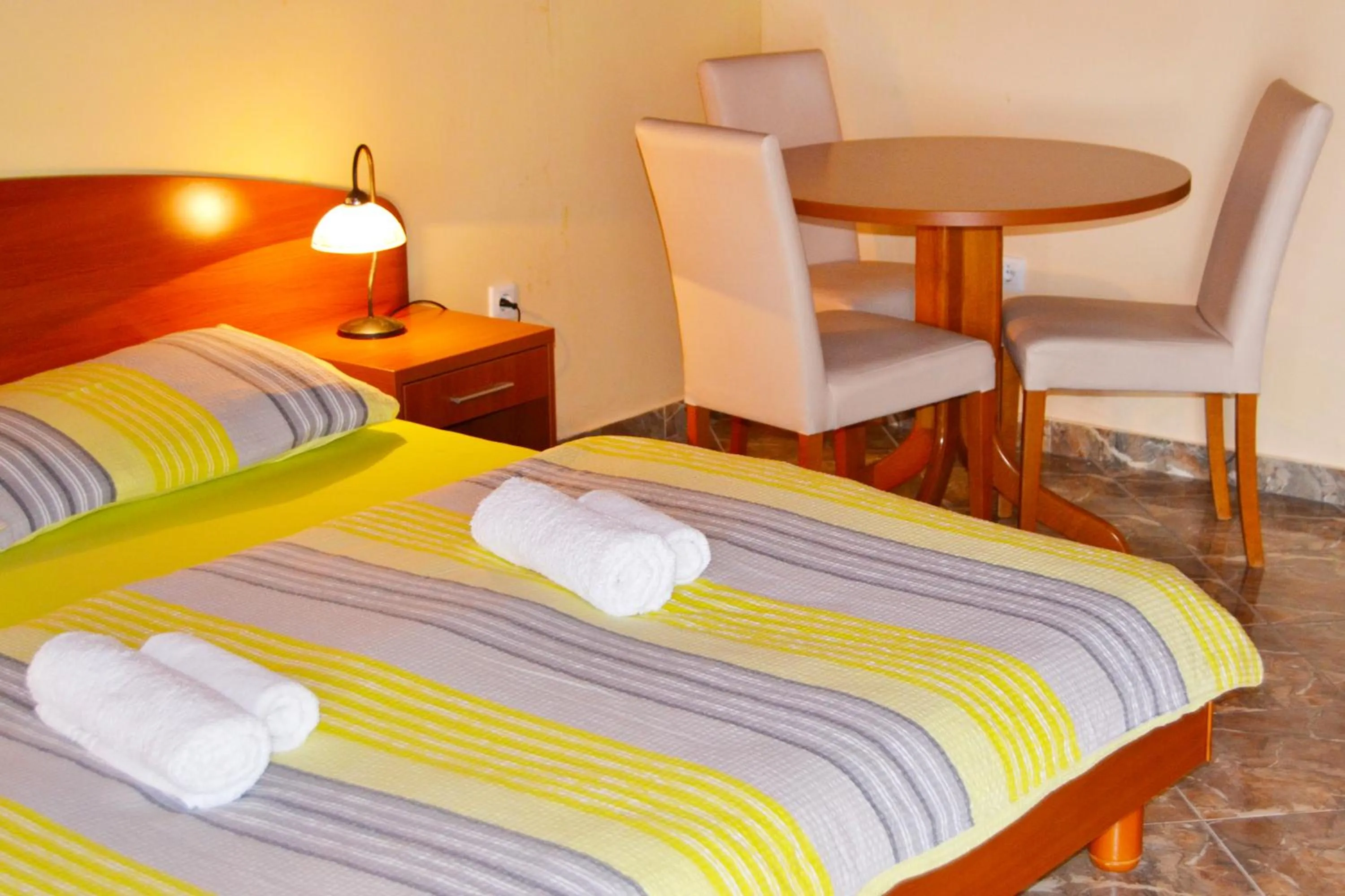 Bed in Apartments Barisic Hrvatskih Žrtava 404 Seget Vranjica