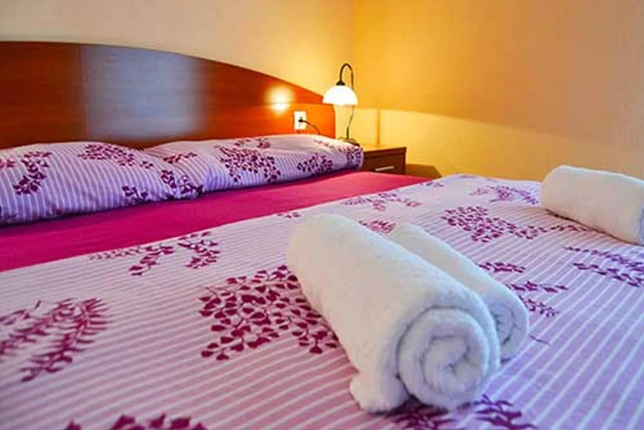 Bed in Apartments Barisic Hrvatskih Žrtava 404 Seget Vranjica