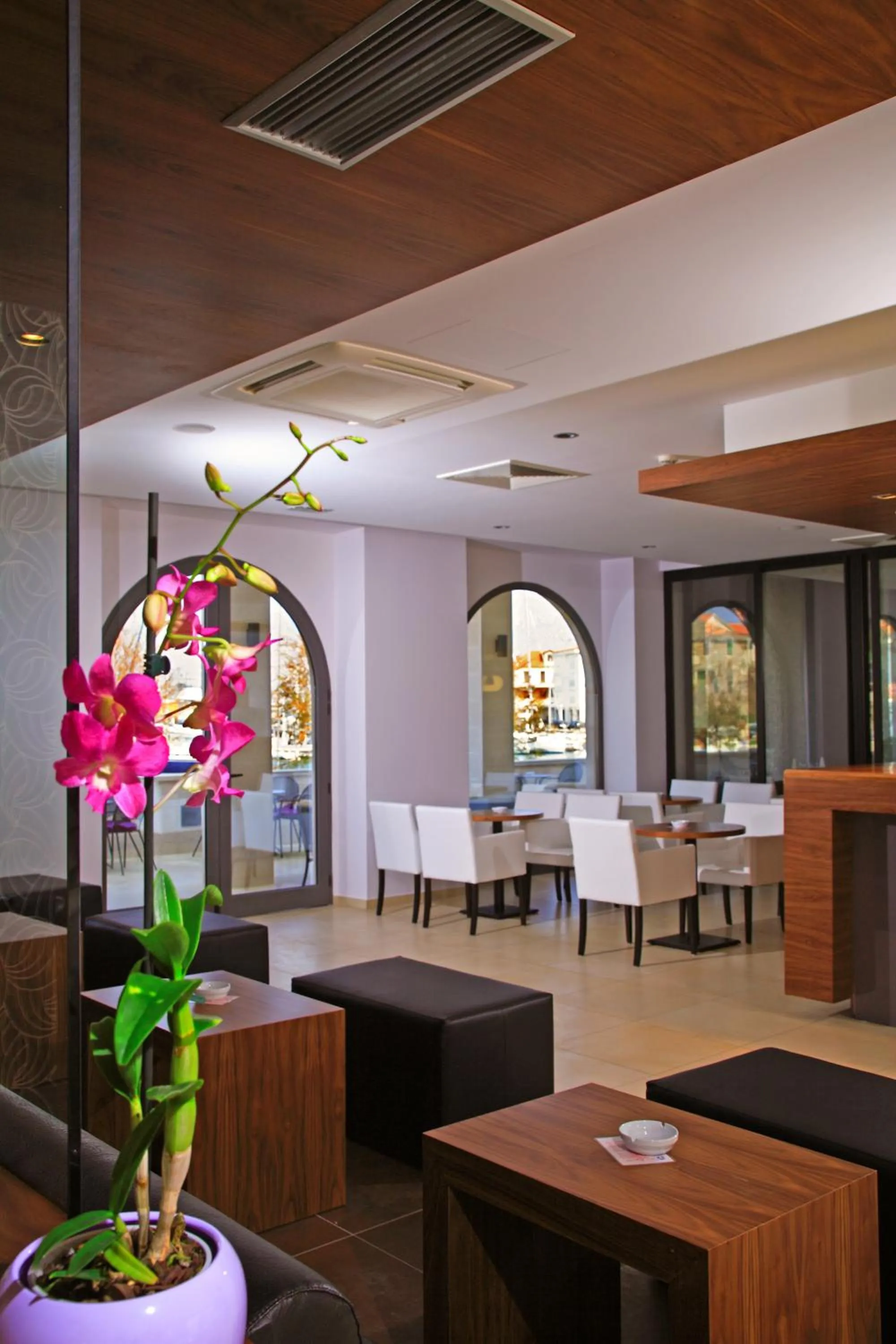 Restaurant/places to eat in Hotel Lipa