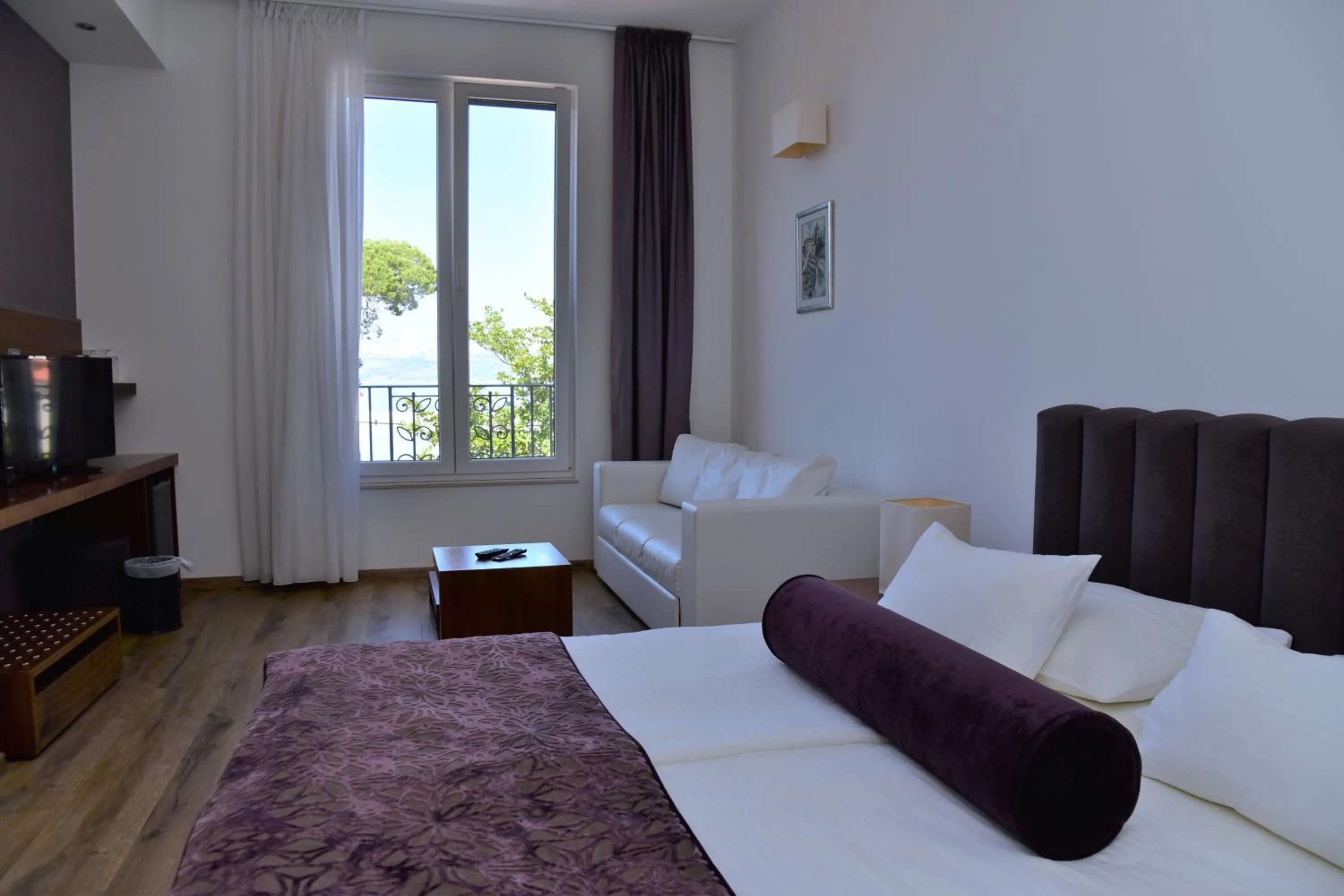 Property building, Bed in Hotel Lipa