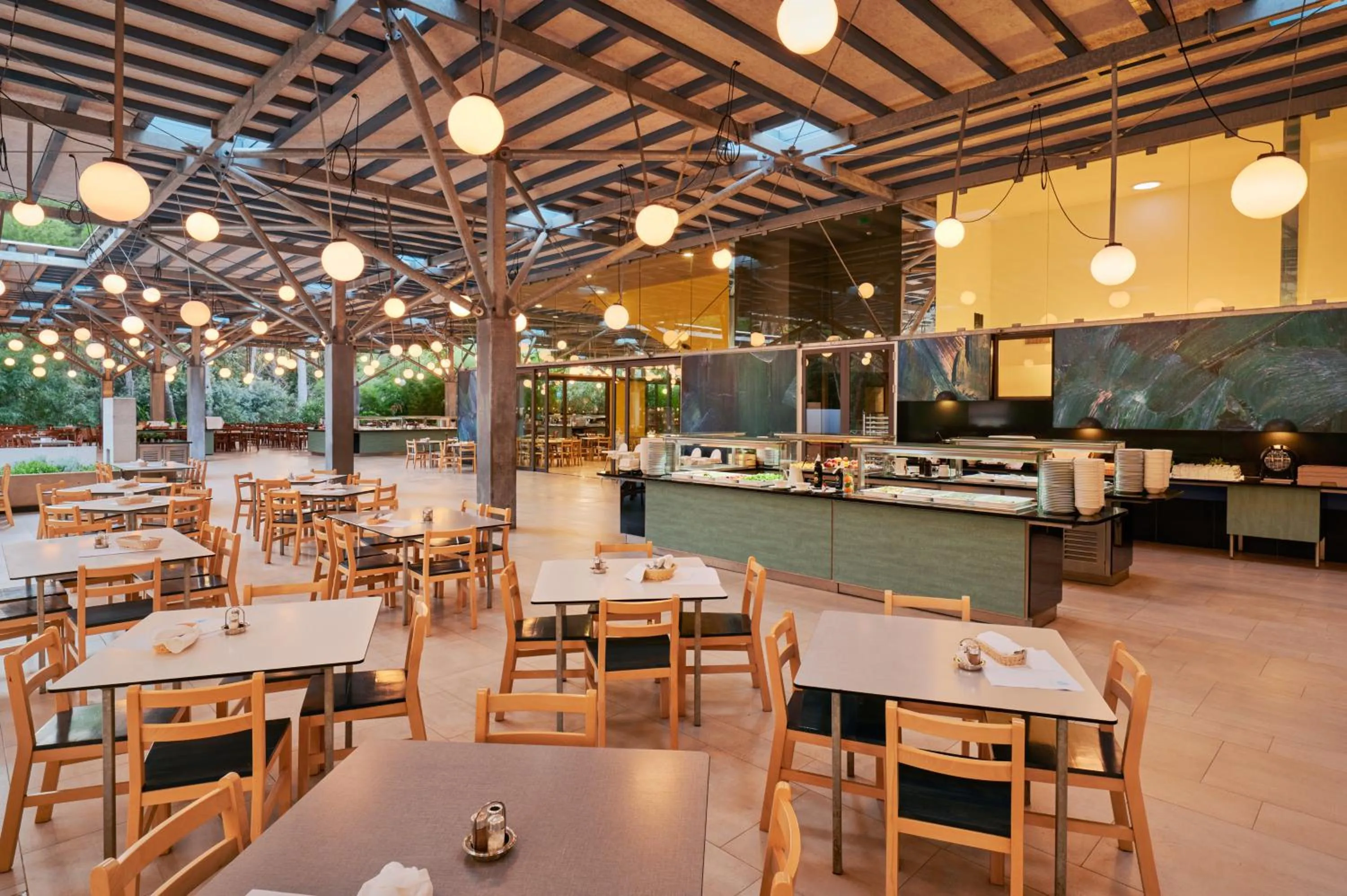 Restaurant/places to eat in Pine Beach Pakostane - All Inclusive light