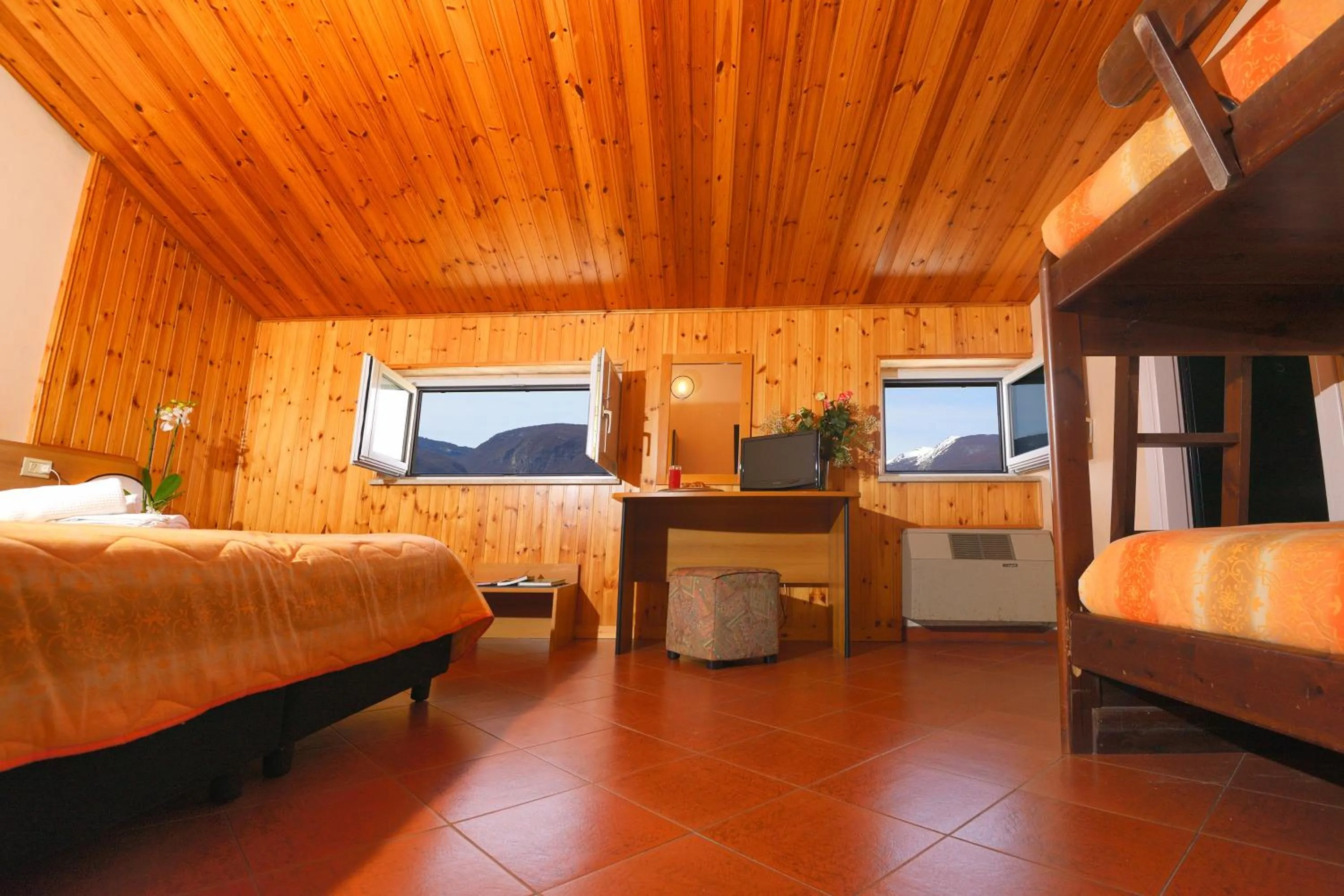 Bed in HOTEL HOLIDAYS a Barrea - Natura, Relax e Benessere nel Parco d'Abruzzo
