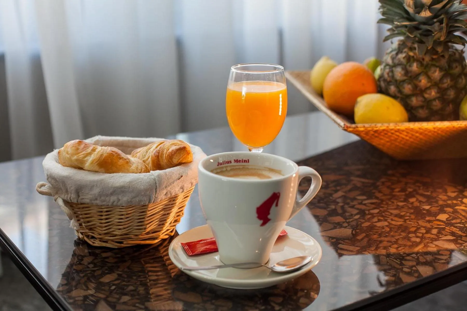 Restaurant/places to eat in Boutique Hotel Bura 45N