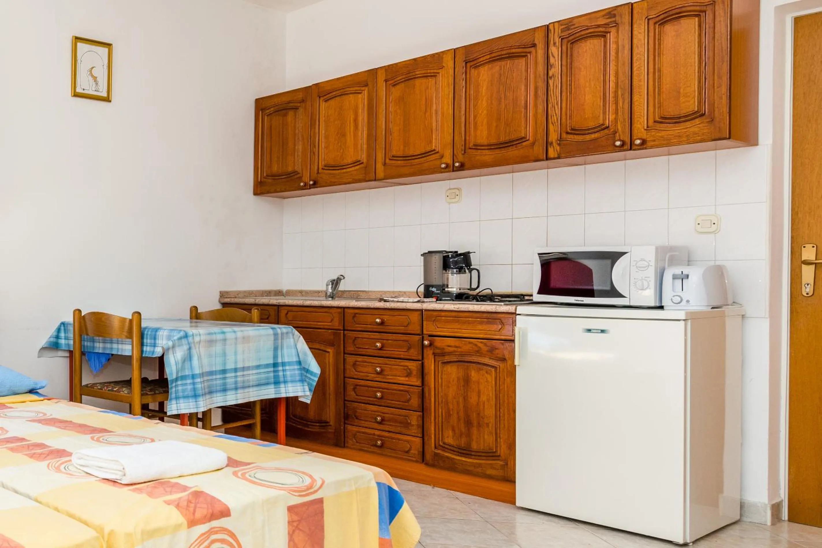 Kitchen or kitchenette, Bed in Villa Valjalo