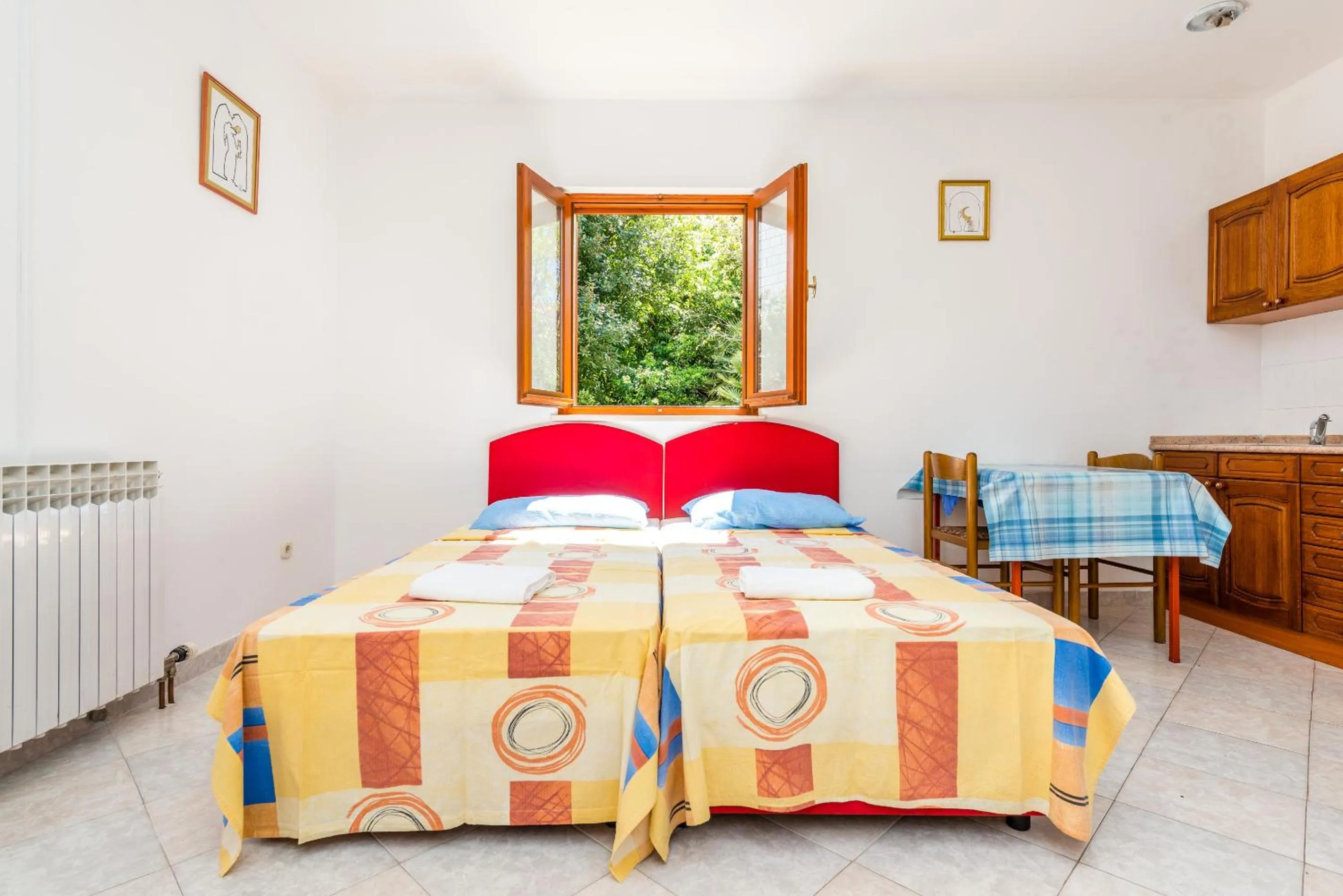 Bedroom, Bed in Villa Valjalo