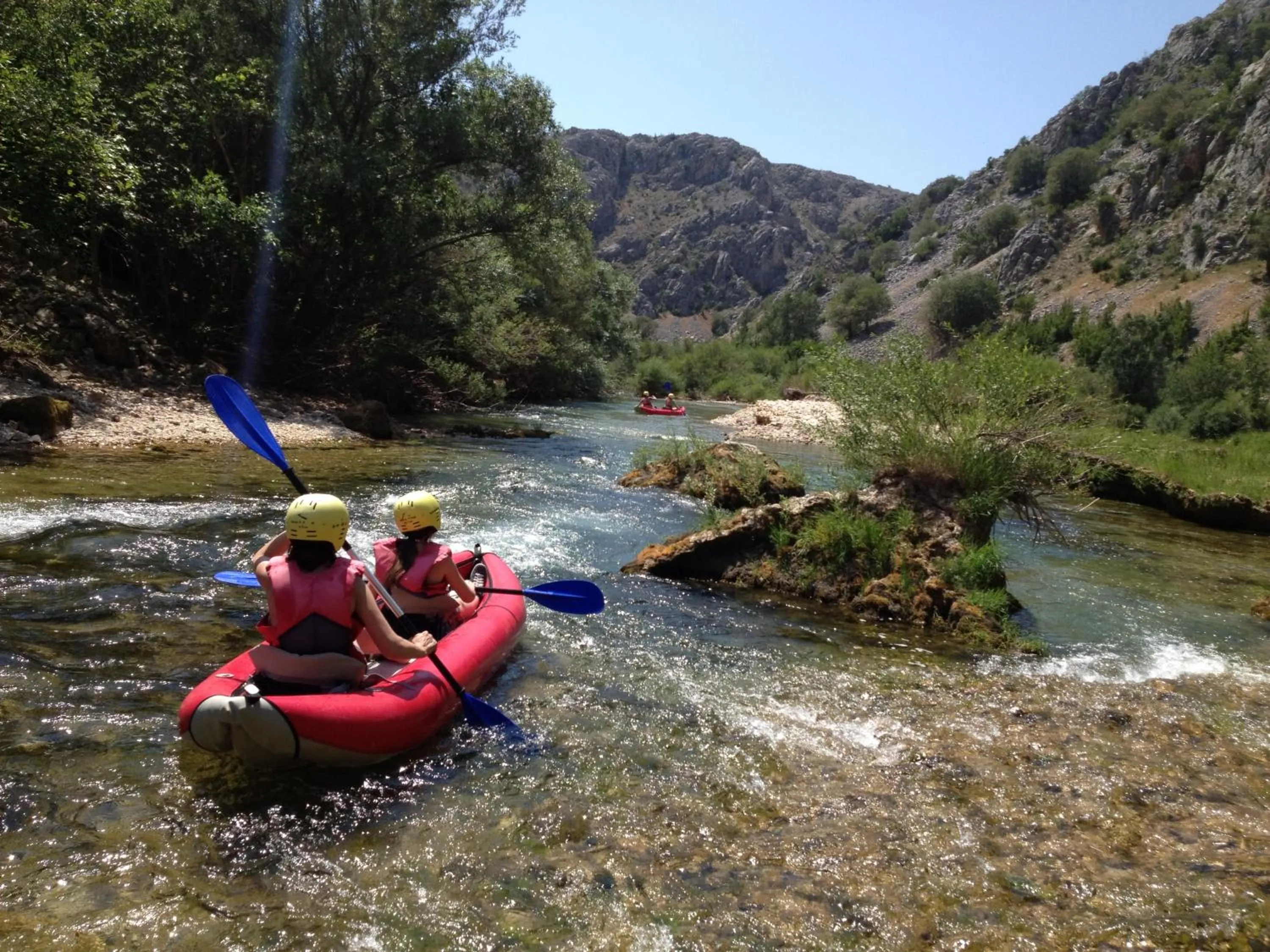 Canoeing in Micanovi Dvori Mobile Home Village Zrmanja