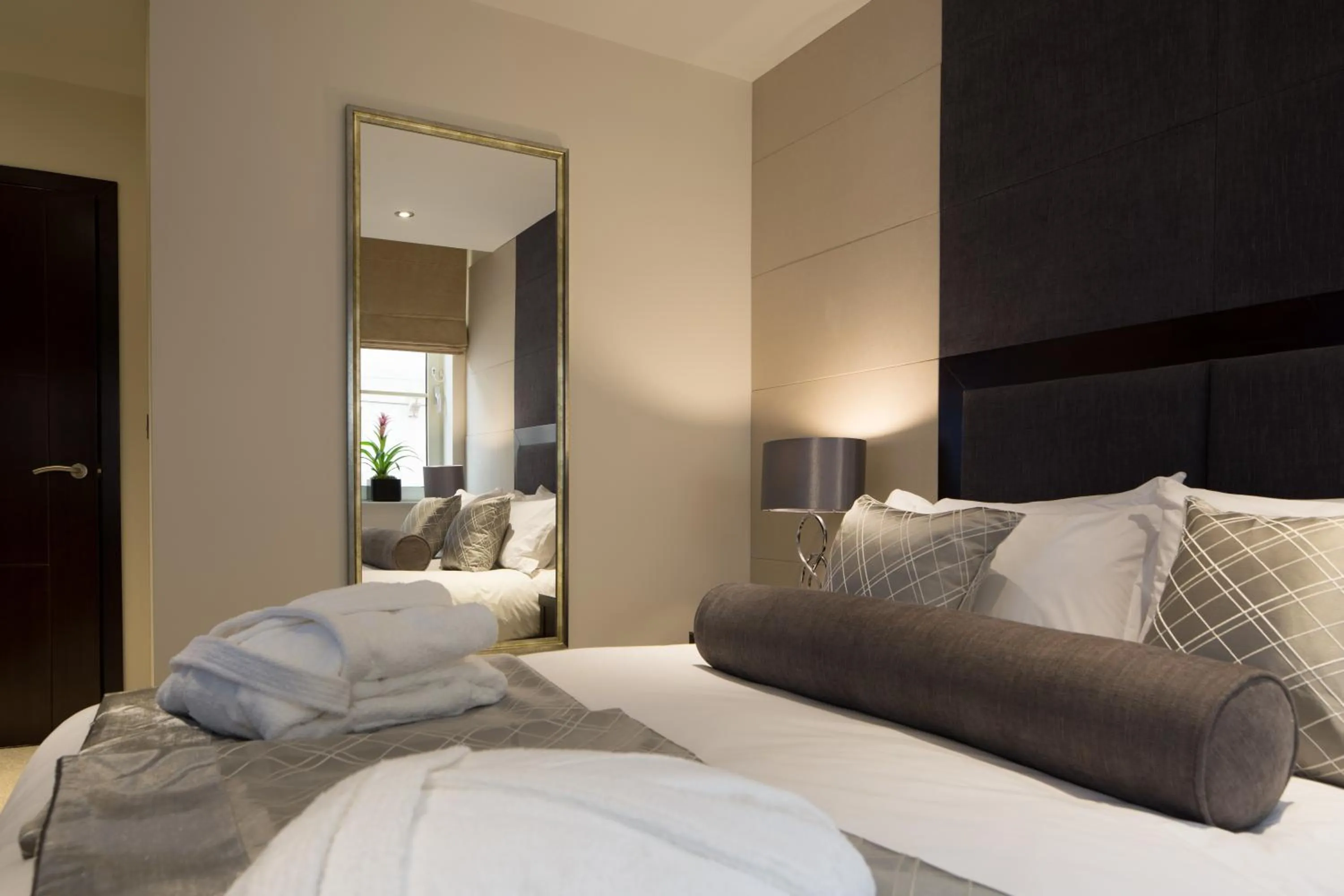 Bedroom, Bed in Mansio Suites The Headrow