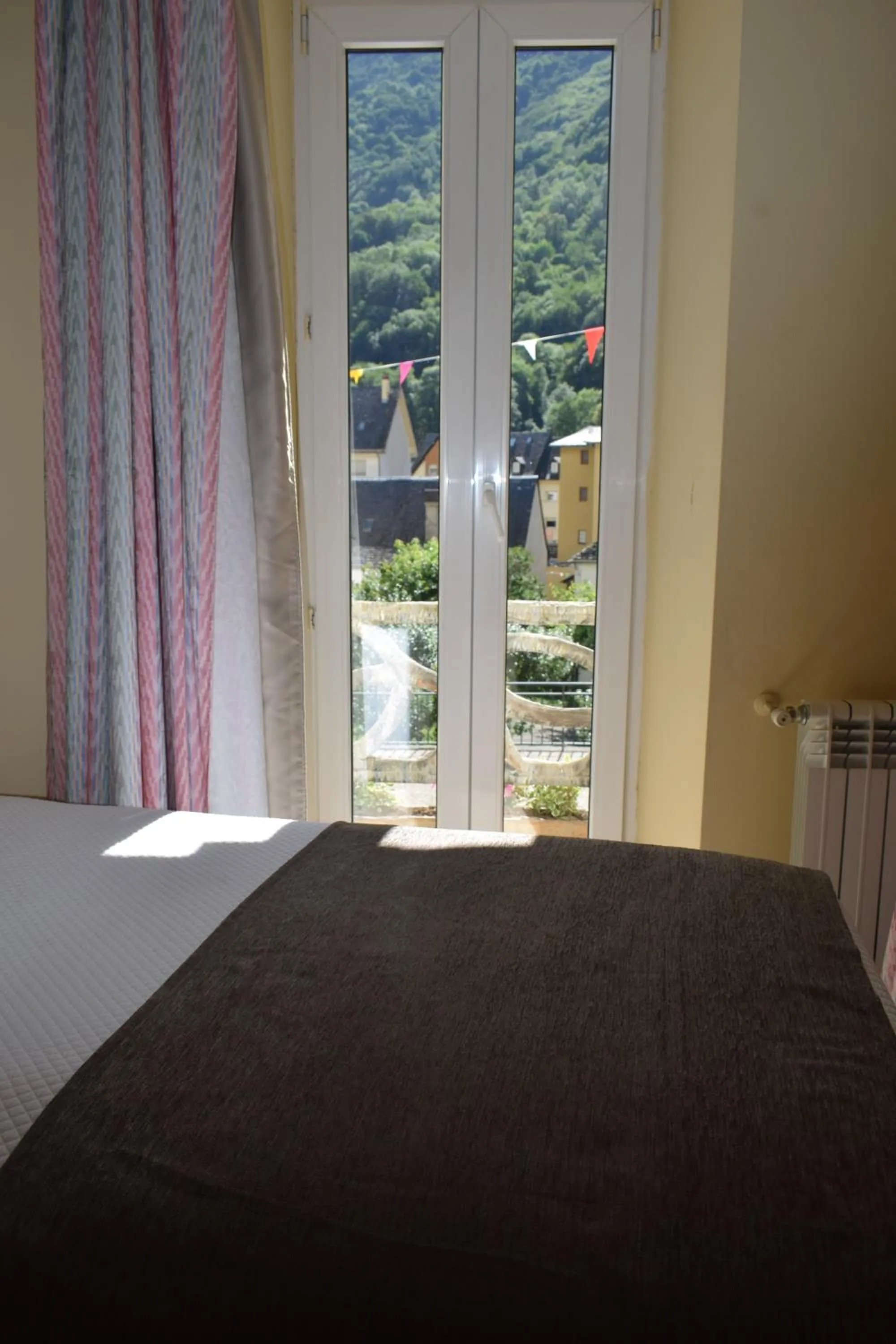 Mountain view, Bed in Hotel Juan Canejan