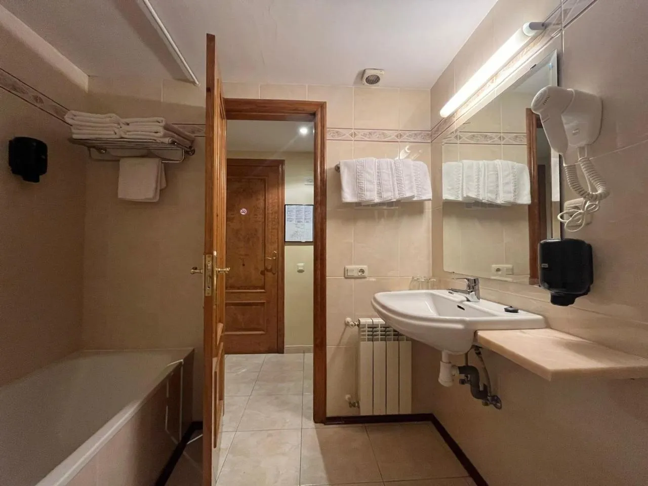 Bathroom in Hotel Juan Canejan