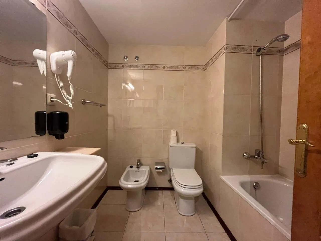 Bathroom in Hotel Juan Canejan