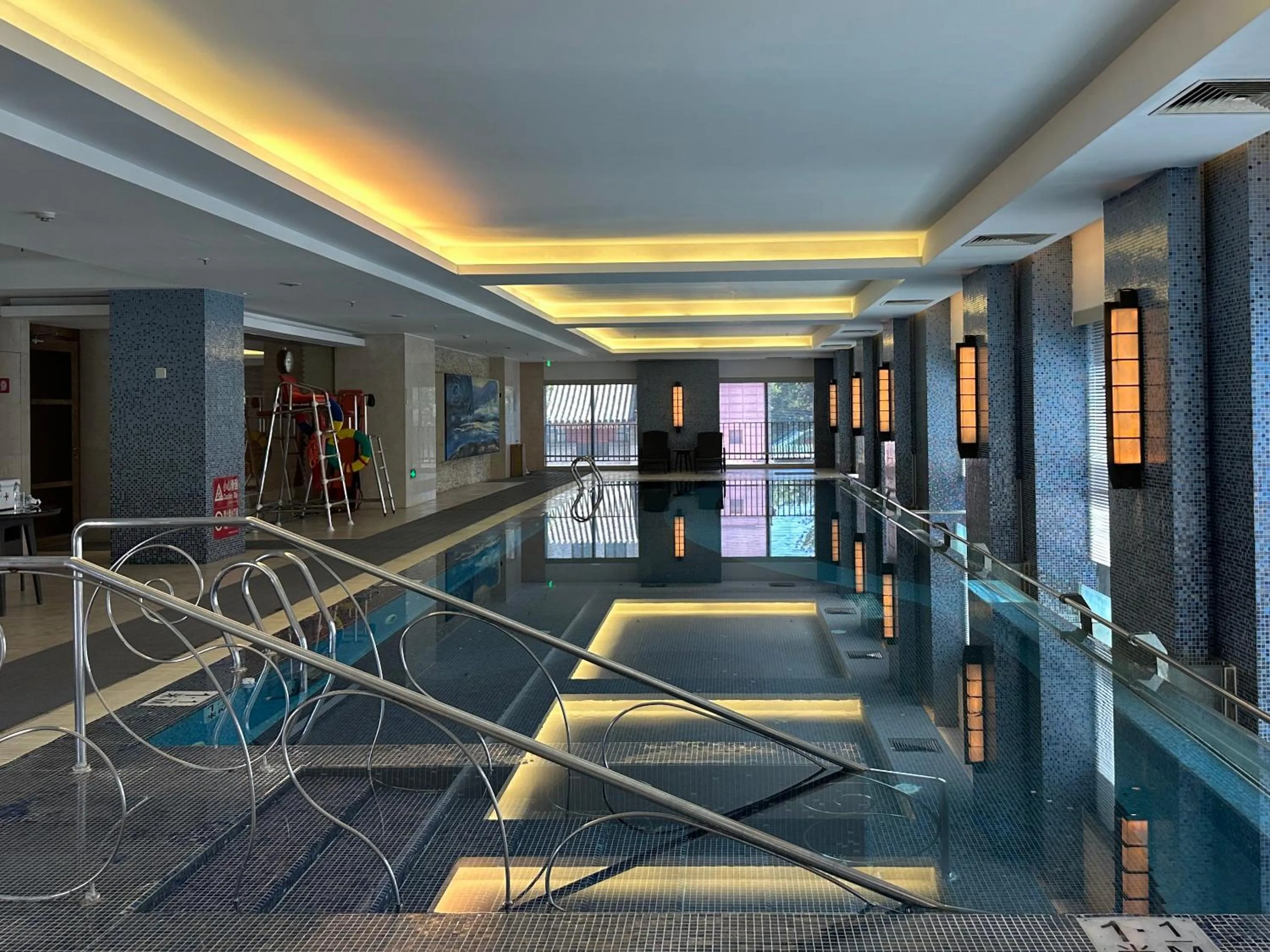 Swimming pool in The Sandalwood Beijing Marriott Executive Apartments