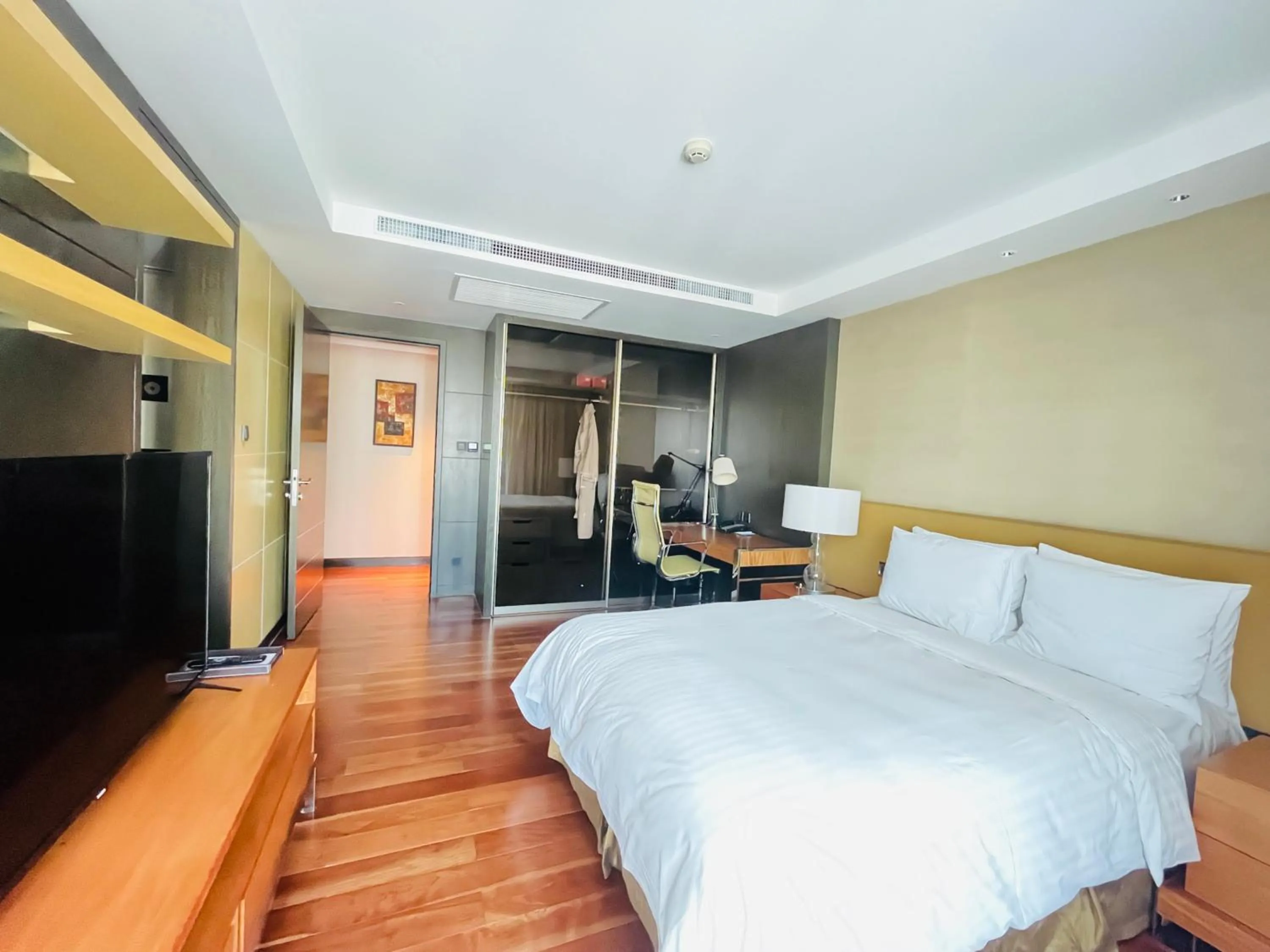 Bedroom, Bed in The Sandalwood Beijing Marriott Executive Apartments