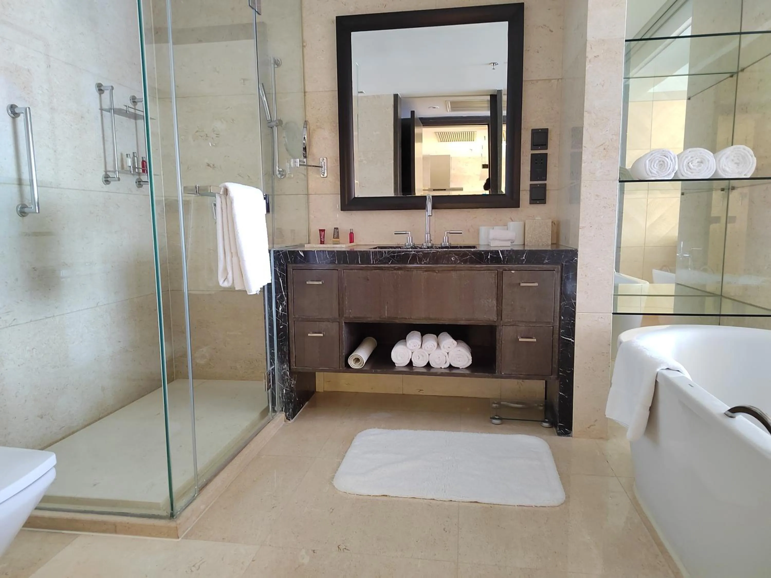 Shower in The Sandalwood Beijing Marriott Executive Apartments