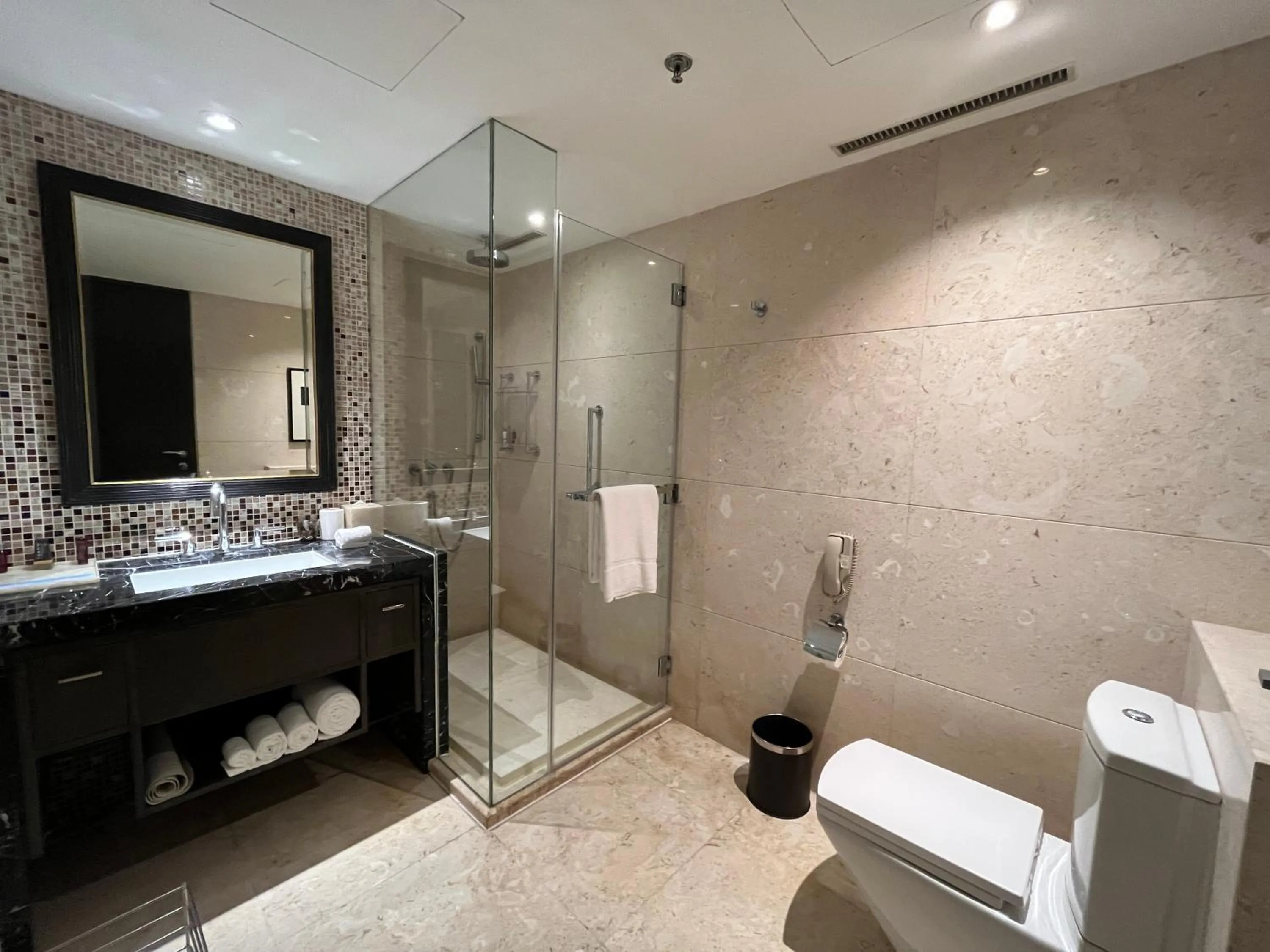 Shower in The Sandalwood Beijing Marriott Executive Apartments