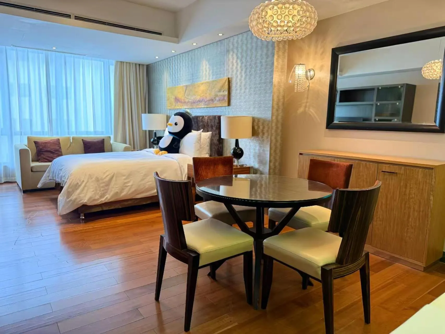 Living room, Bed in The Sandalwood Beijing Marriott Executive Apartments
