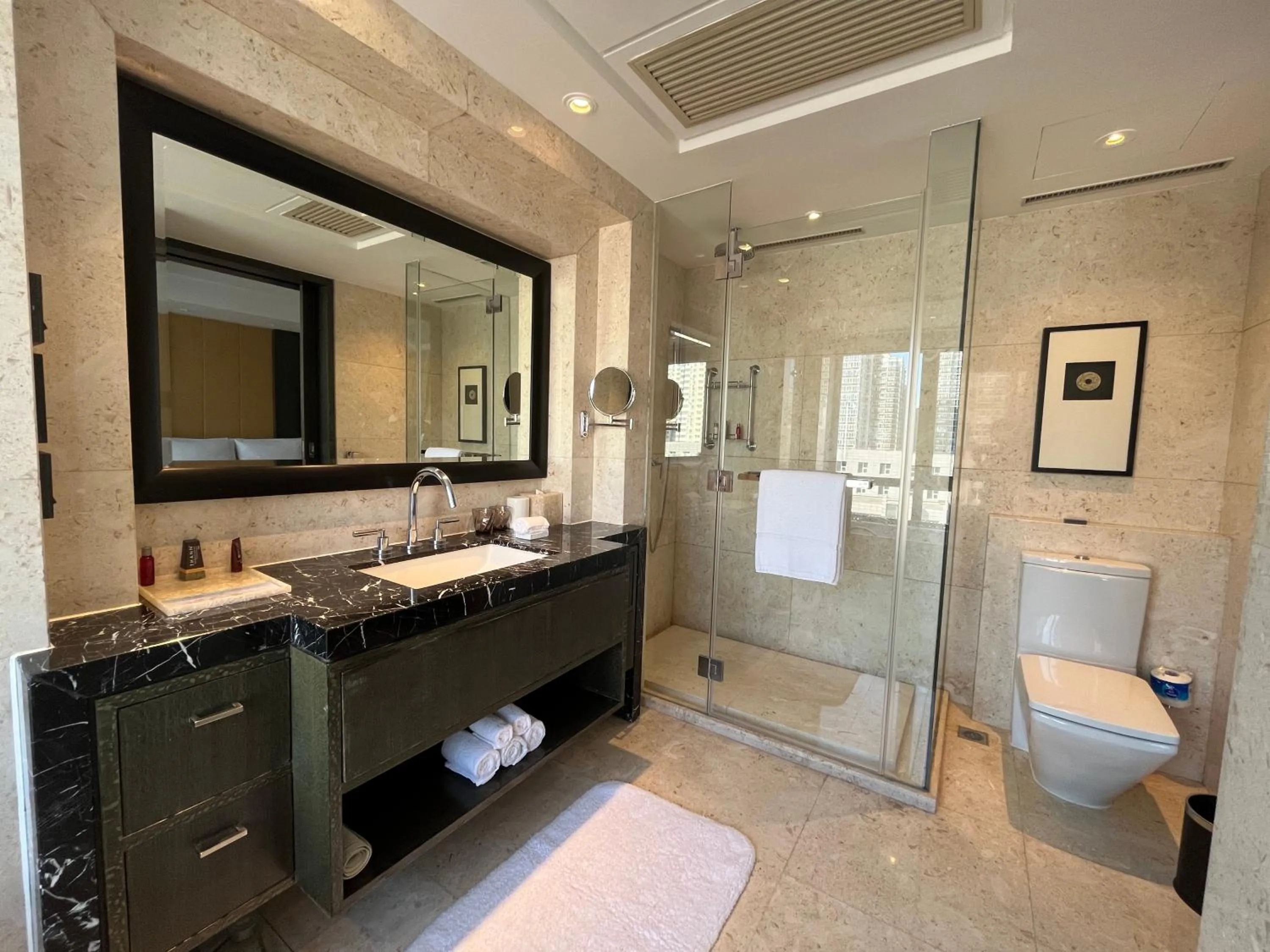 Shower in The Sandalwood Beijing Marriott Executive Apartments