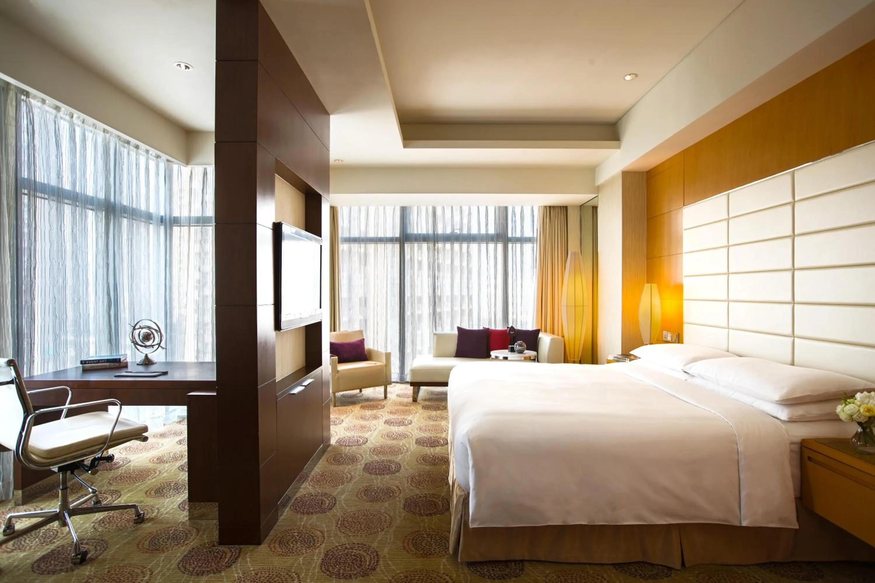 Bedroom, Bed in Renaissance Shanghai Putuo Hotel