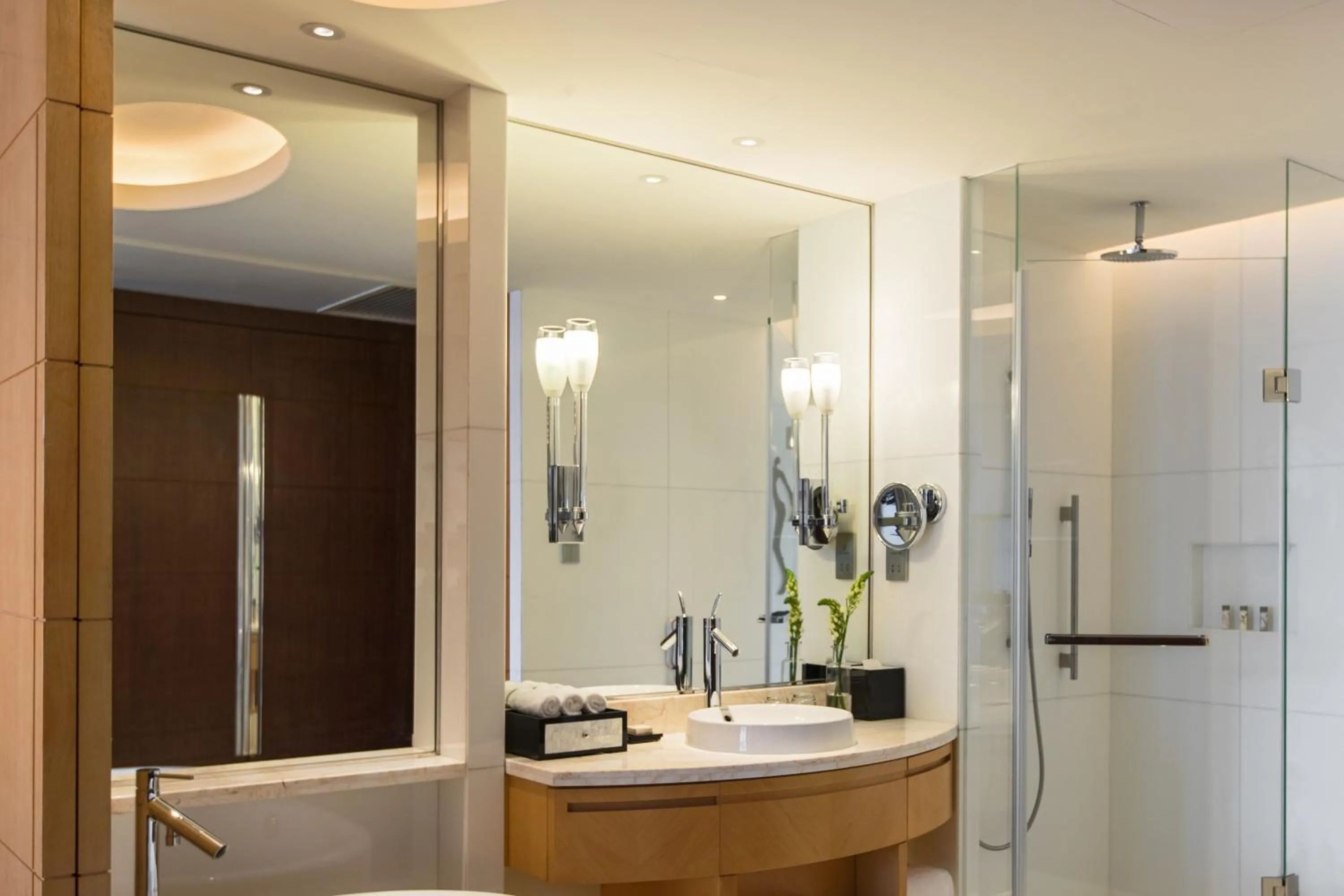 Bathroom in Renaissance Shanghai Putuo Hotel