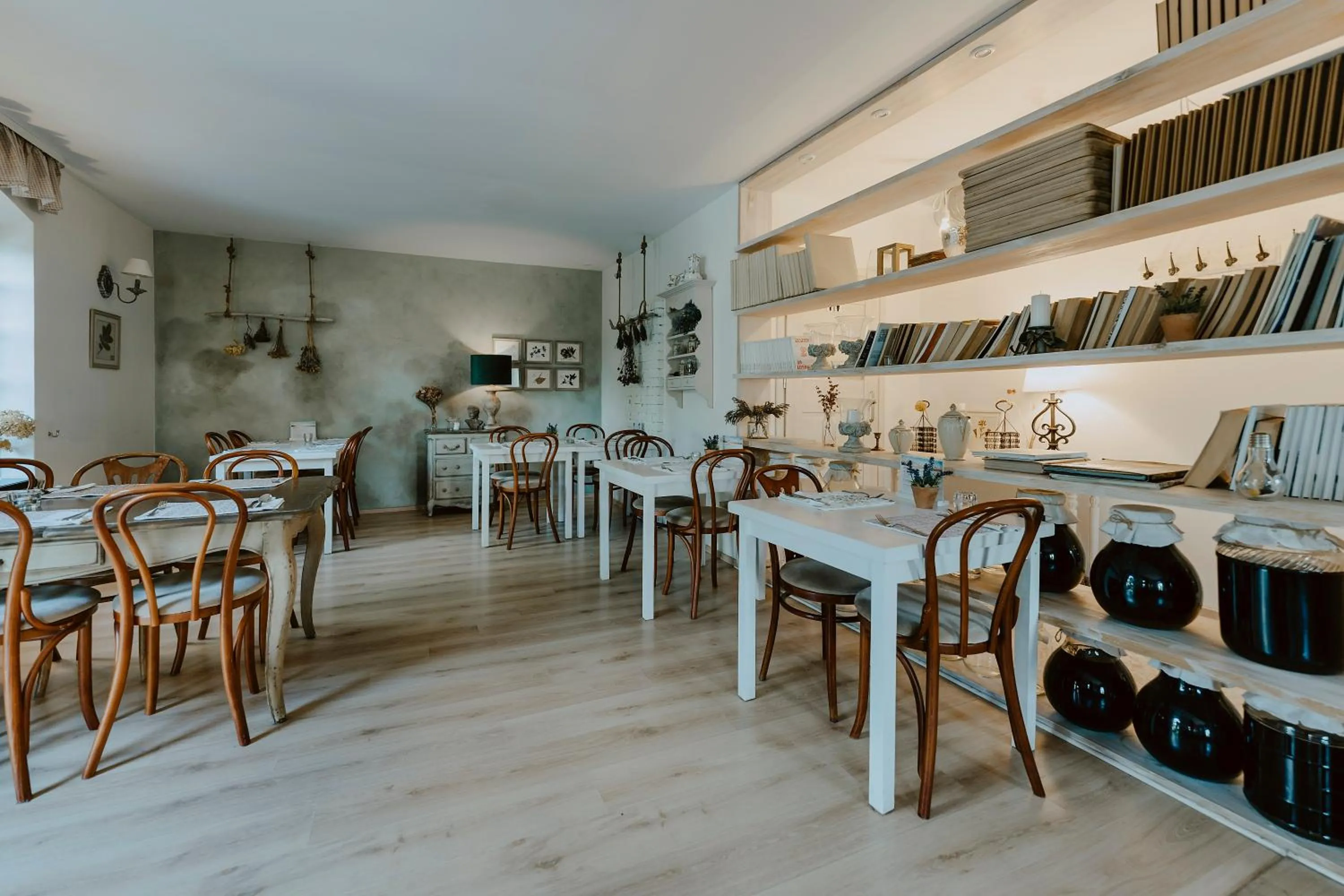 Restaurant/places to eat in Vincent