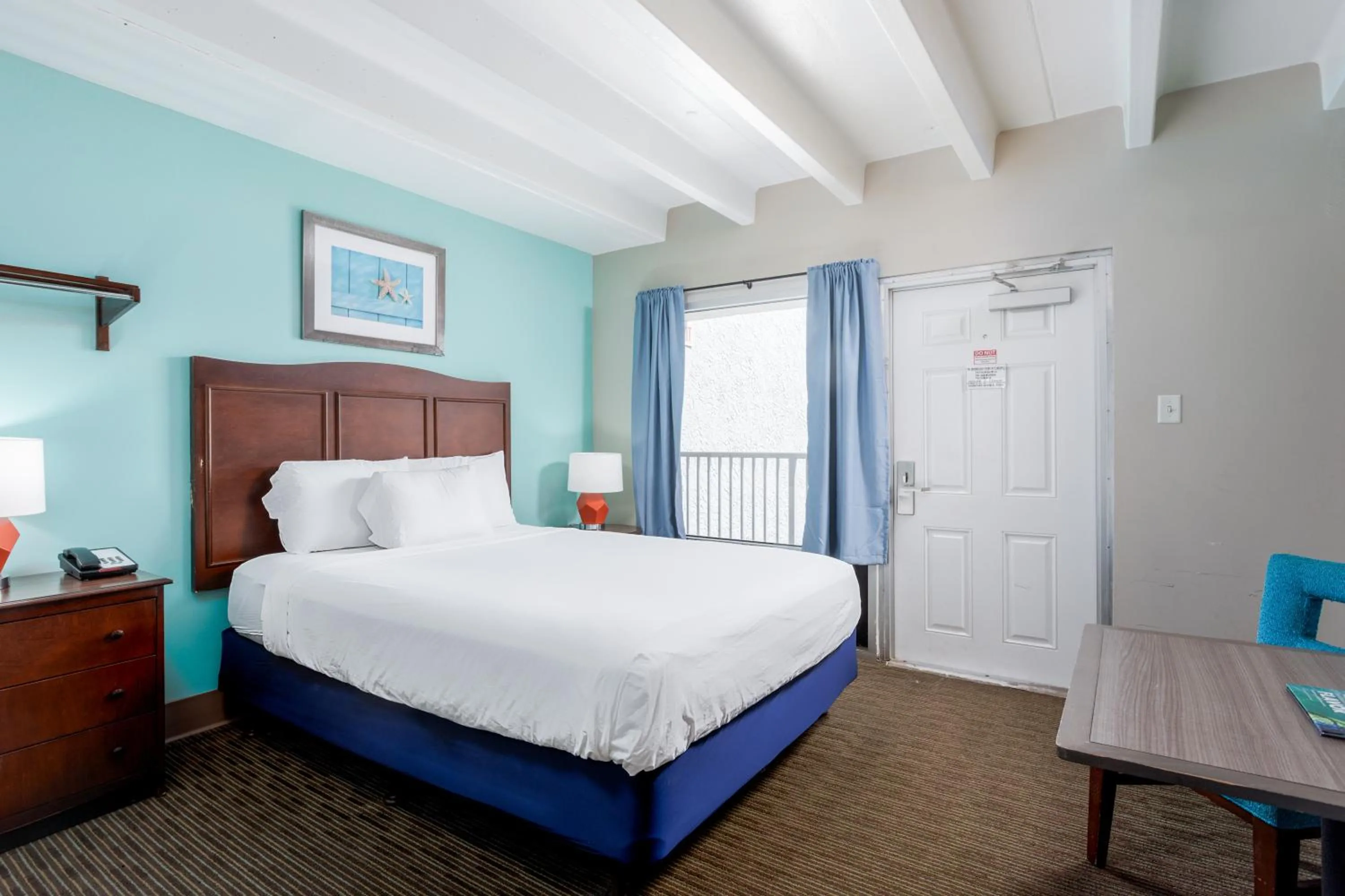 Bed in Bikini Beach Resort