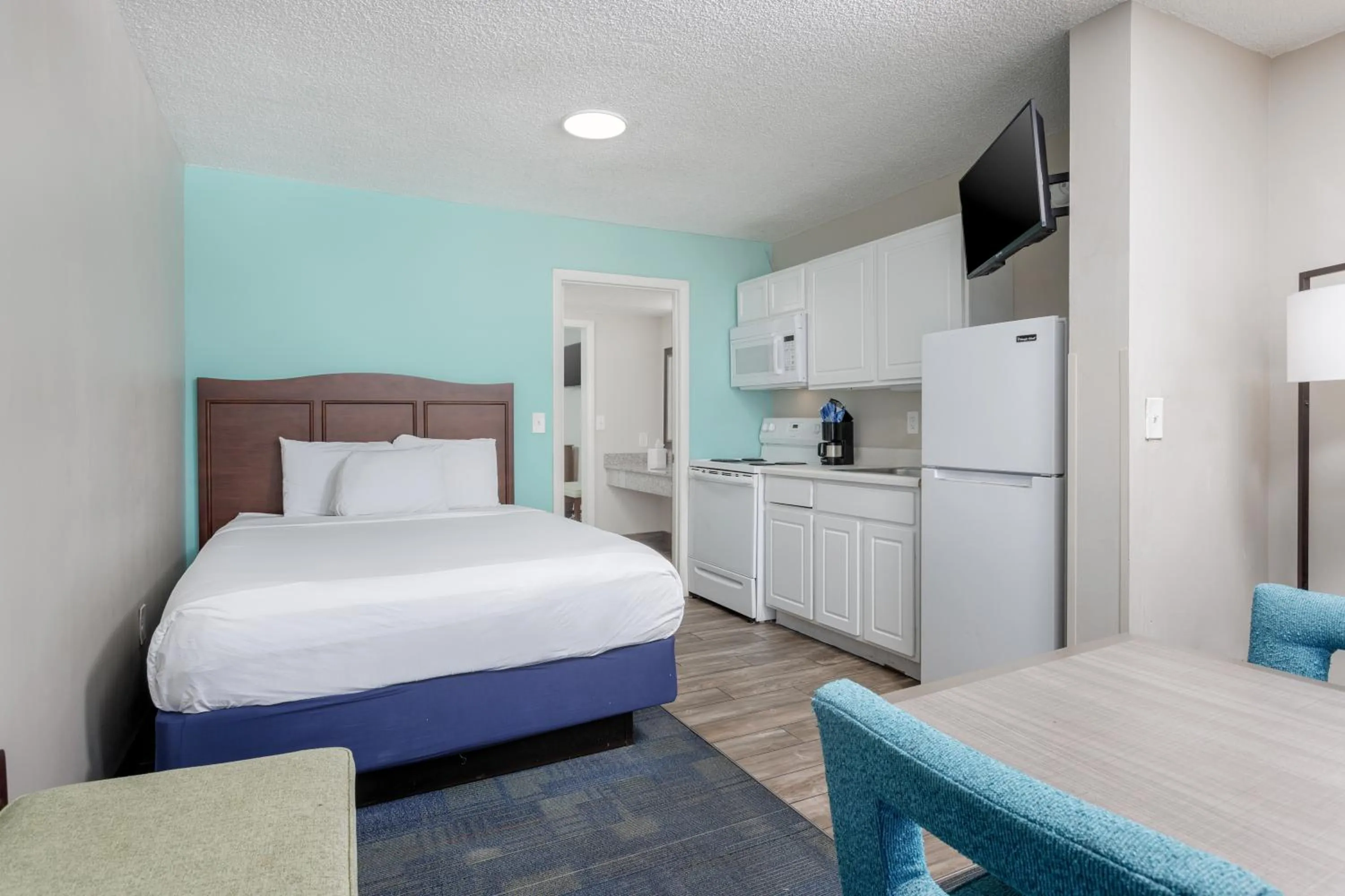 Kitchen or kitchenette, Bed in Bikini Beach Resort