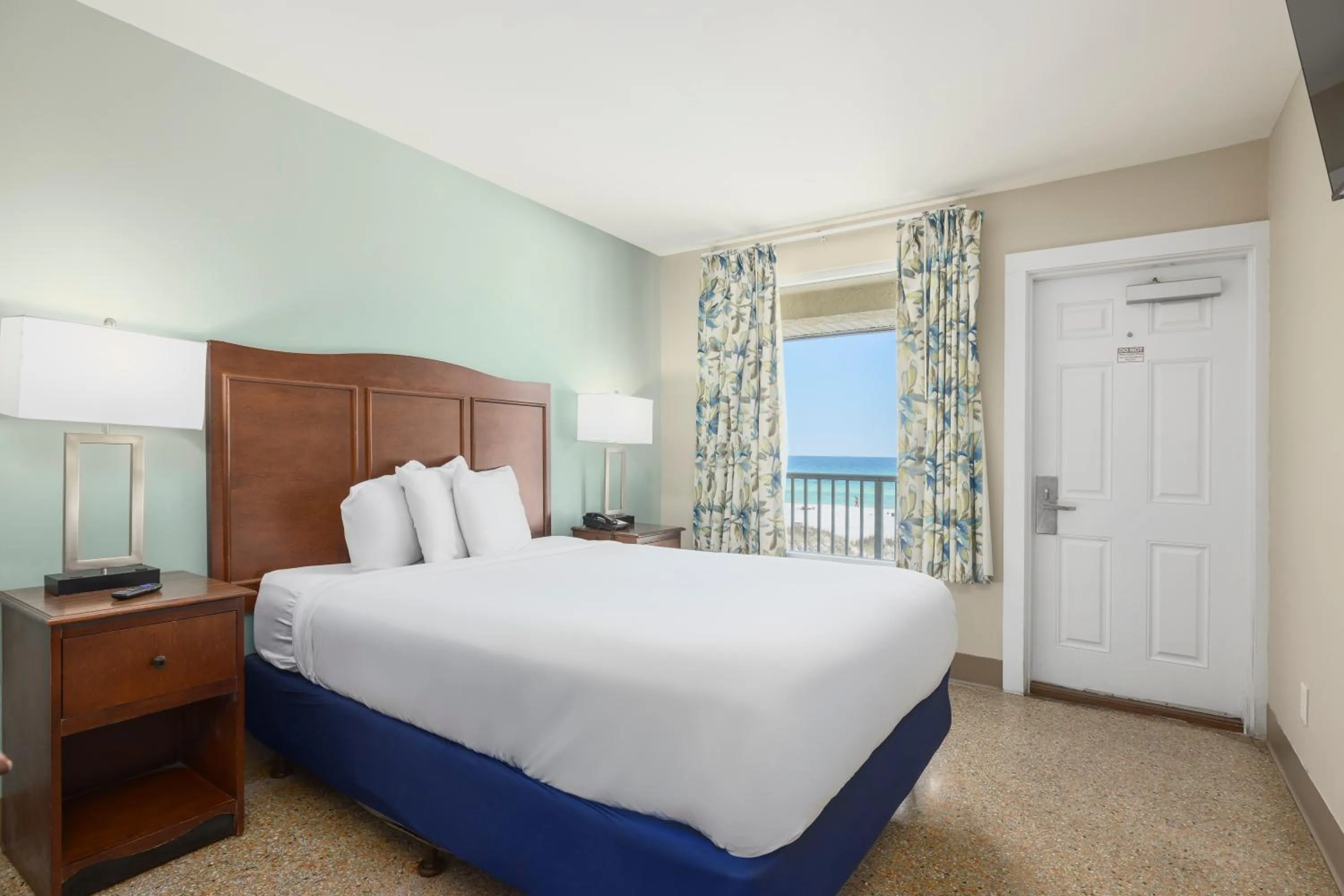 Bed in Bikini Beach Resort