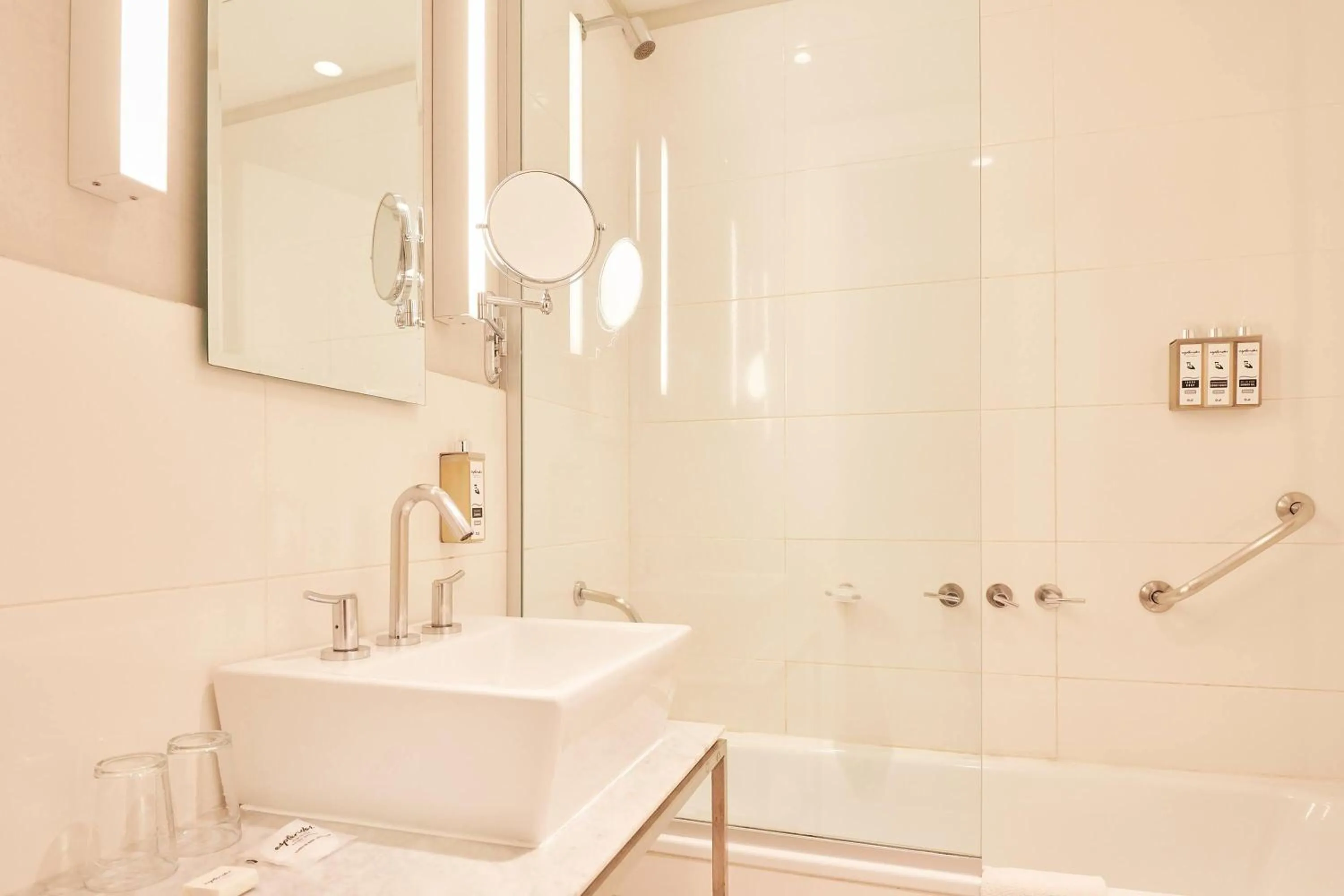 Photo of the whole room in Esplendor by Wyndham Savoy Rosario