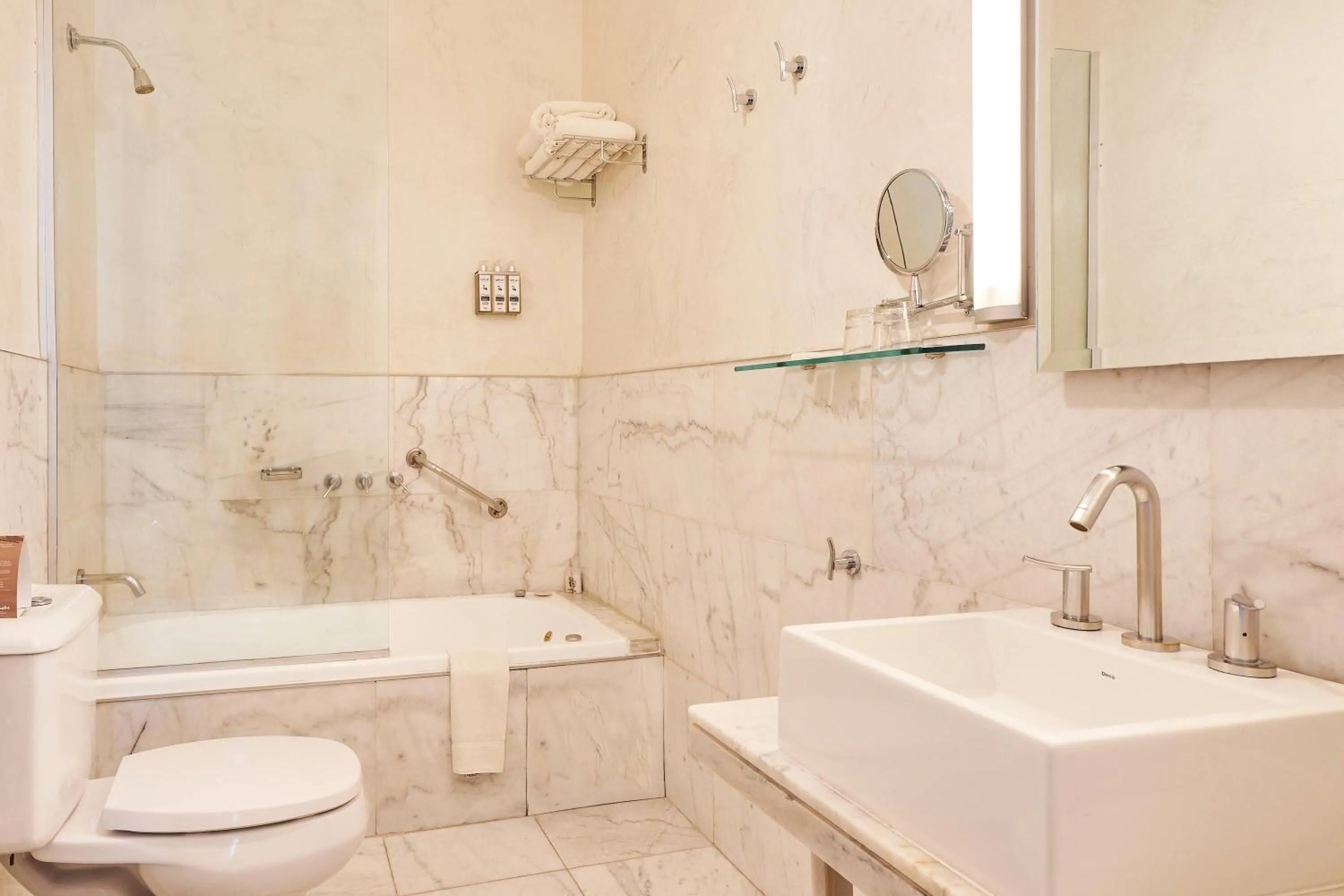 Photo of the whole room in Esplendor by Wyndham Savoy Rosario