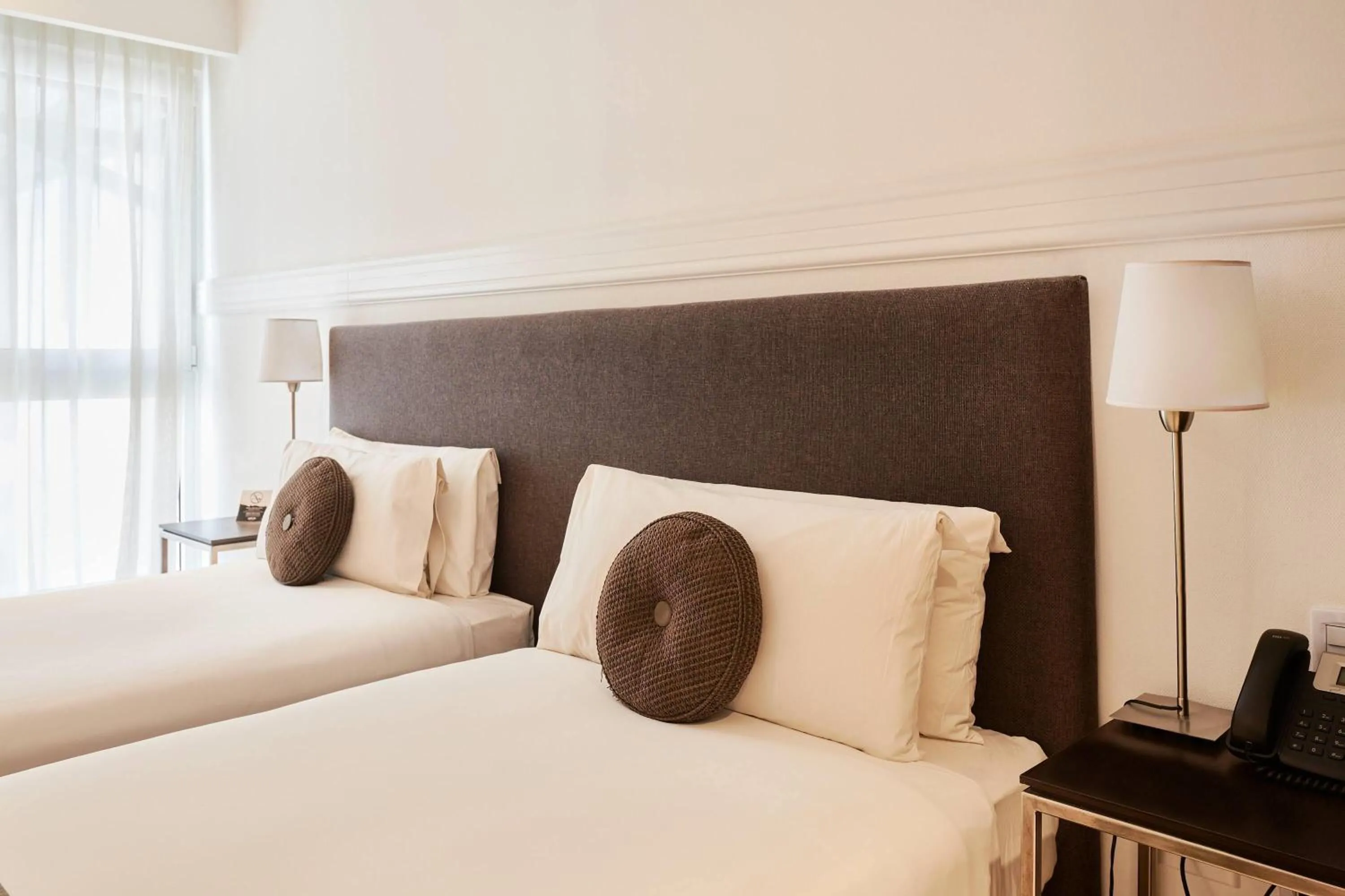 Photo of the whole room, Bed in Esplendor by Wyndham Savoy Rosario