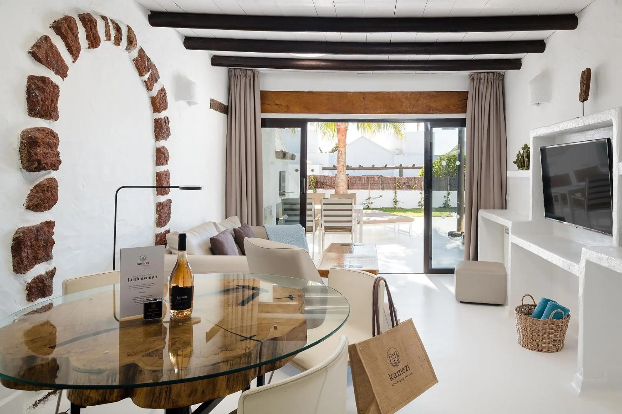 Communal lounge/ TV room in Kamezí Boutique Hotel Villas