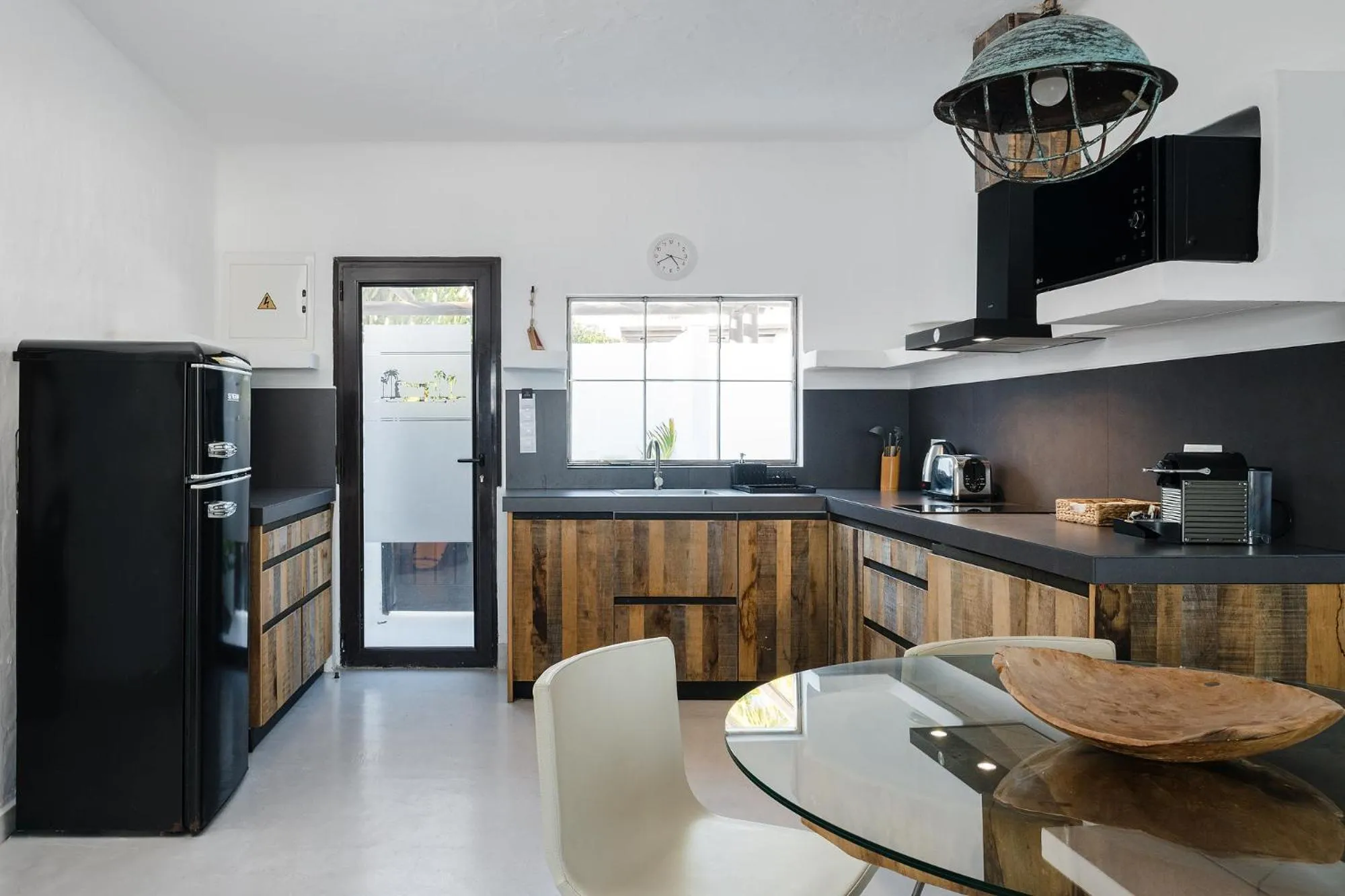 Kitchen or kitchenette in Kamezí Boutique Hotel Villas