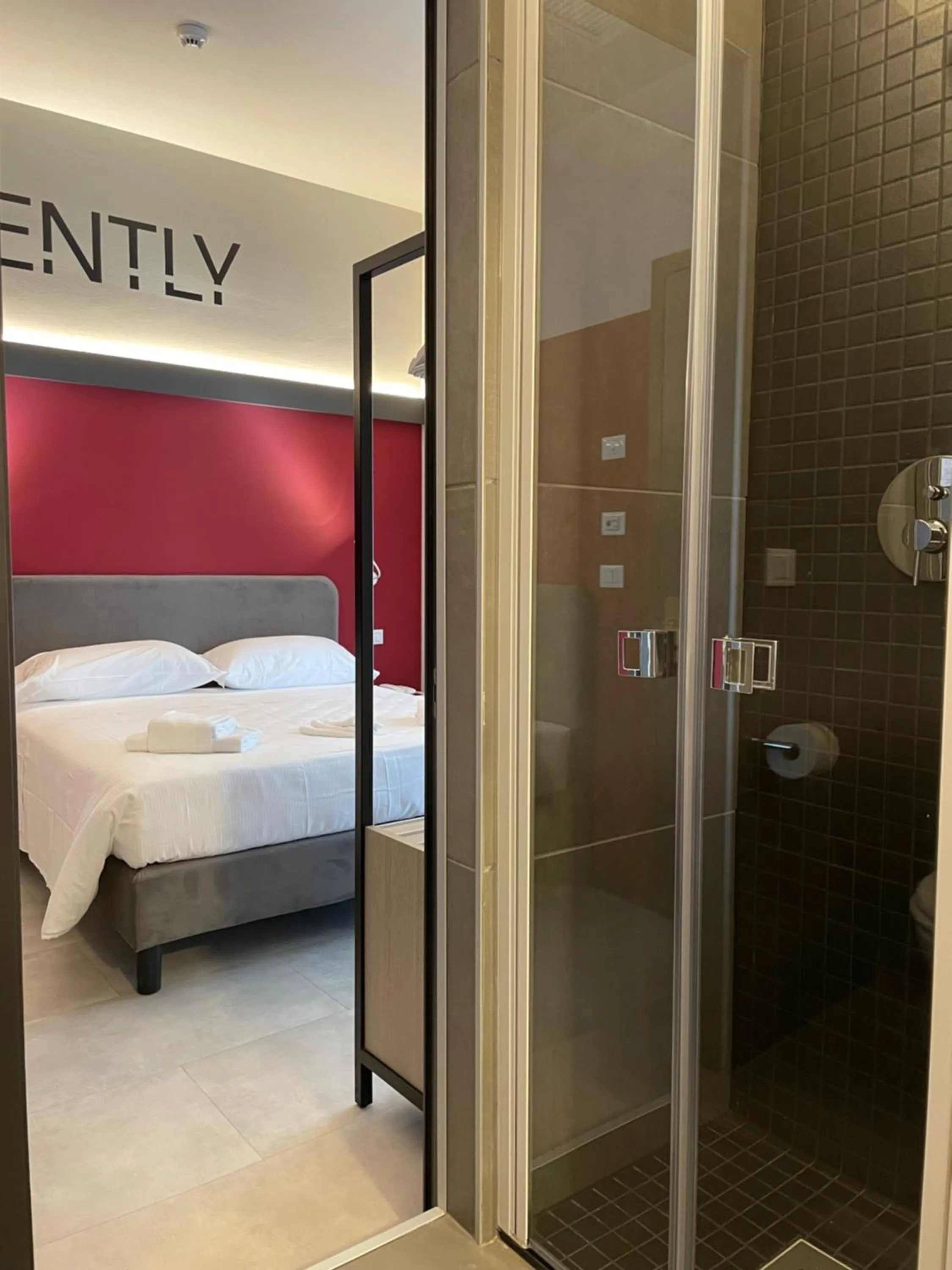 Bathroom, Bed in Hotel Iris Jesolo