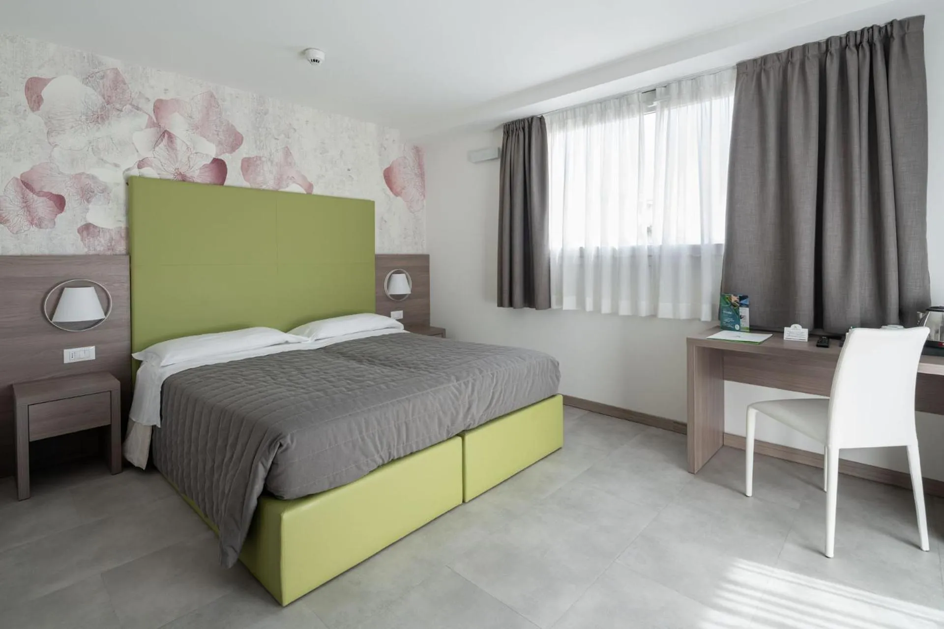 Photo of the whole room, Bed in Hotel Iris Jesolo