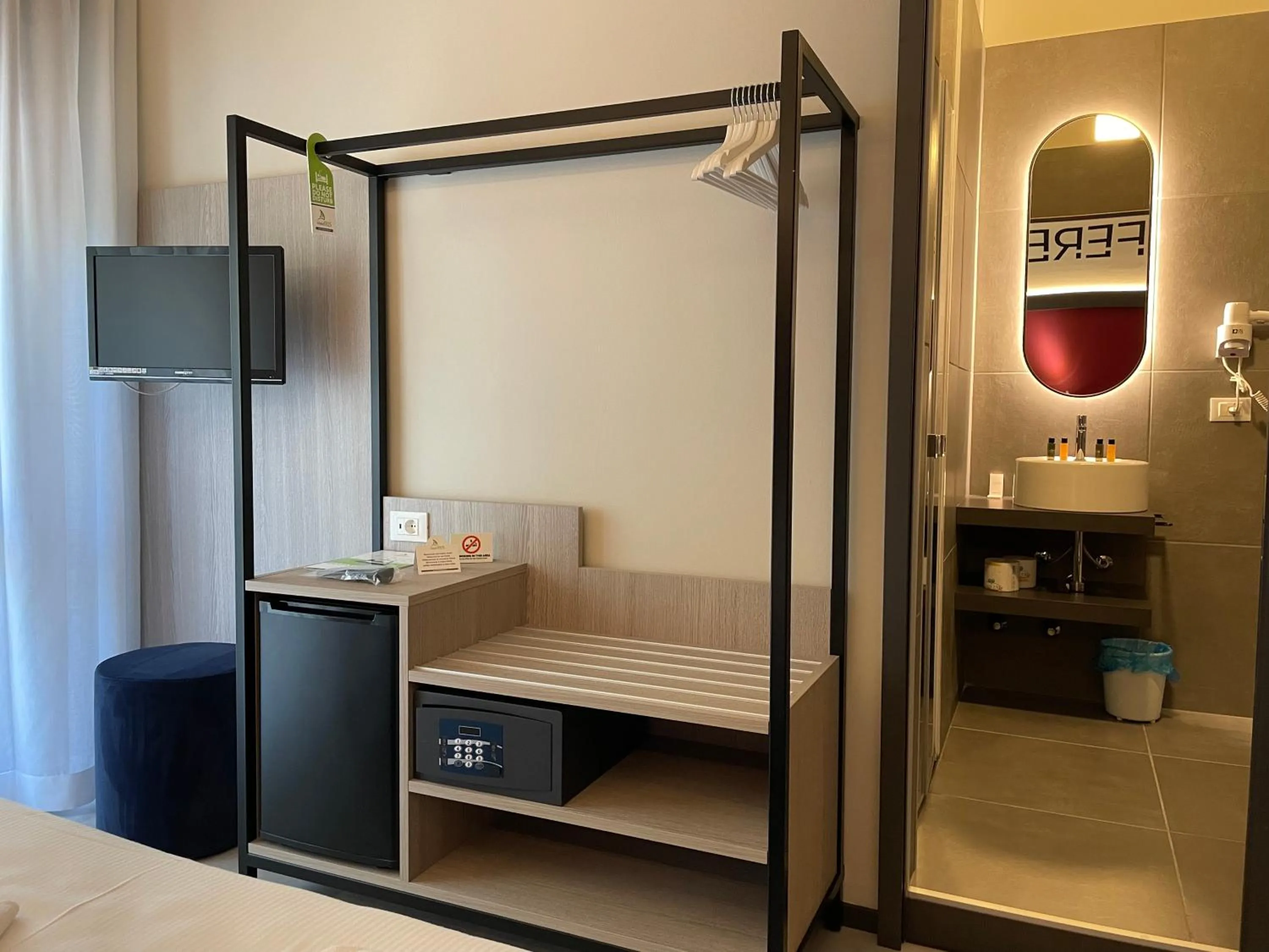 TV and multimedia, Bed in Hotel Iris Jesolo